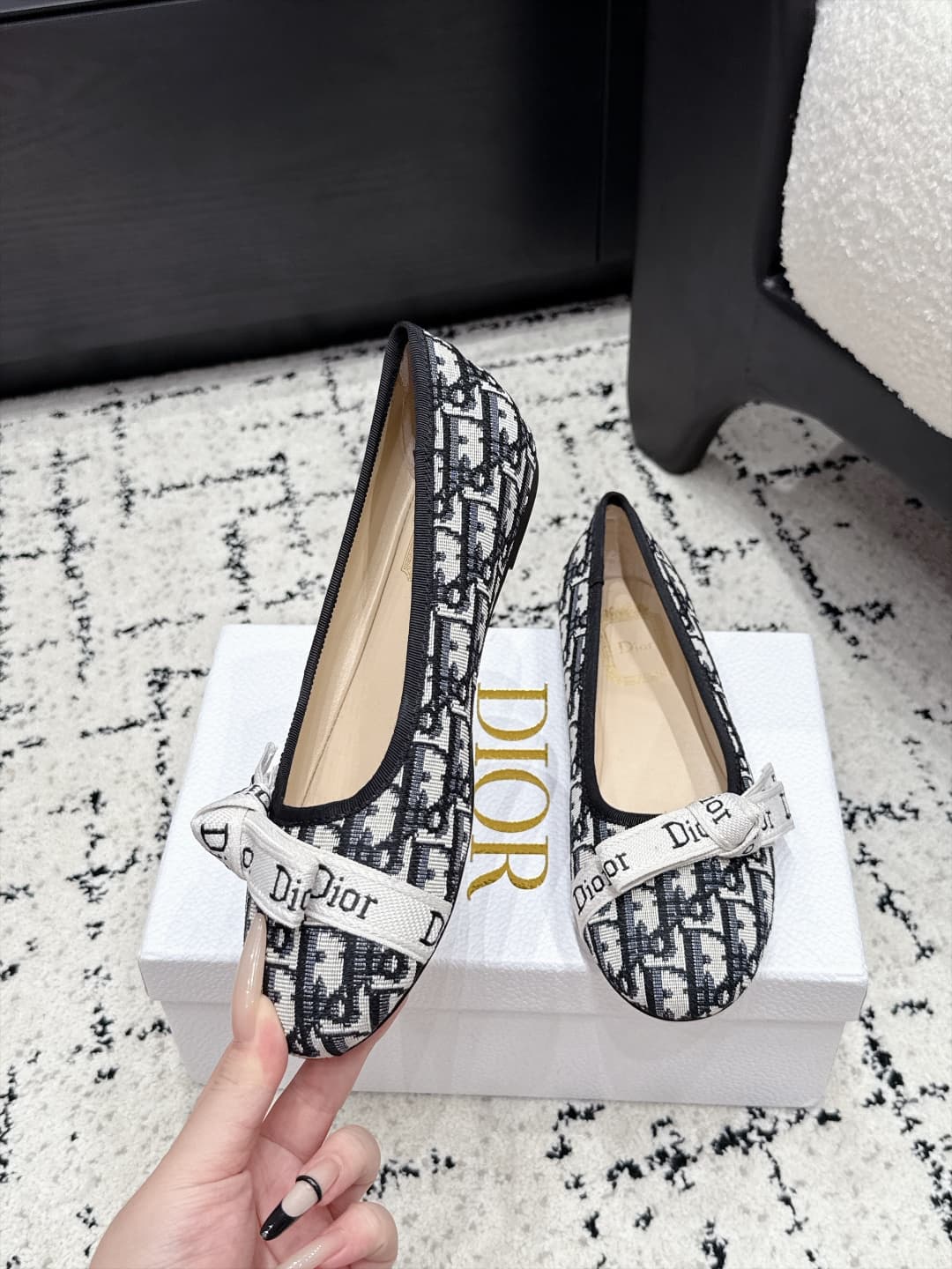 D5806 Dior 26/New spring/summer model with bow and monogrammed round-toe shoes — image 4