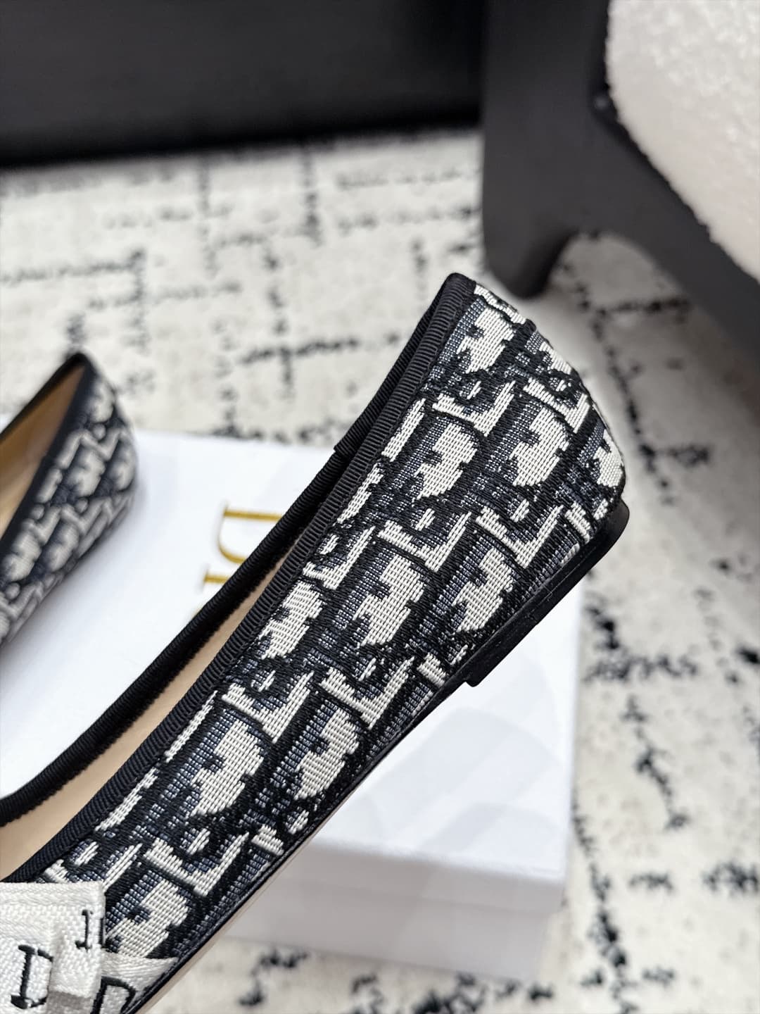D5806 Dior 26/New spring/summer model with bow and monogrammed round-toe shoes — image 7