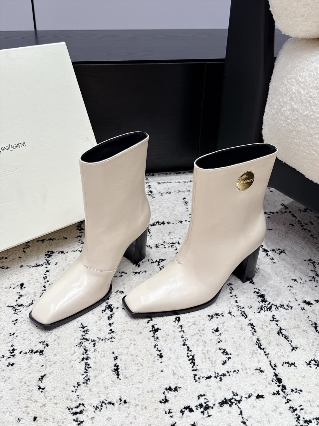D12066 SAINT LAURENT Saint Laurent 26/ Classic thick-heel metal buckle boots — image 3