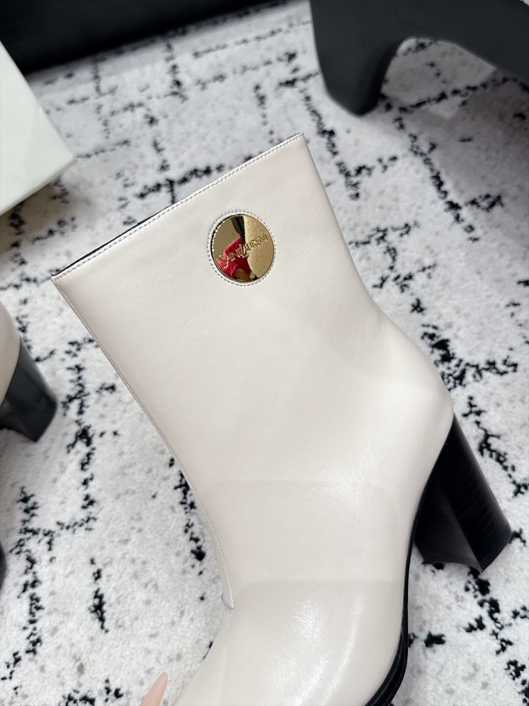 D12066 SAINT LAURENT Saint Laurent 26/ Classic thick-heel metal buckle boots — image 8