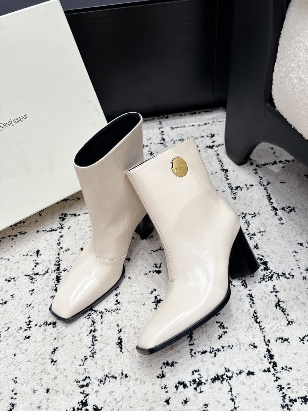D12066 SAINT LAURENT Saint Laurent 26/ Classic thick-heel metal buckle boots — image 5