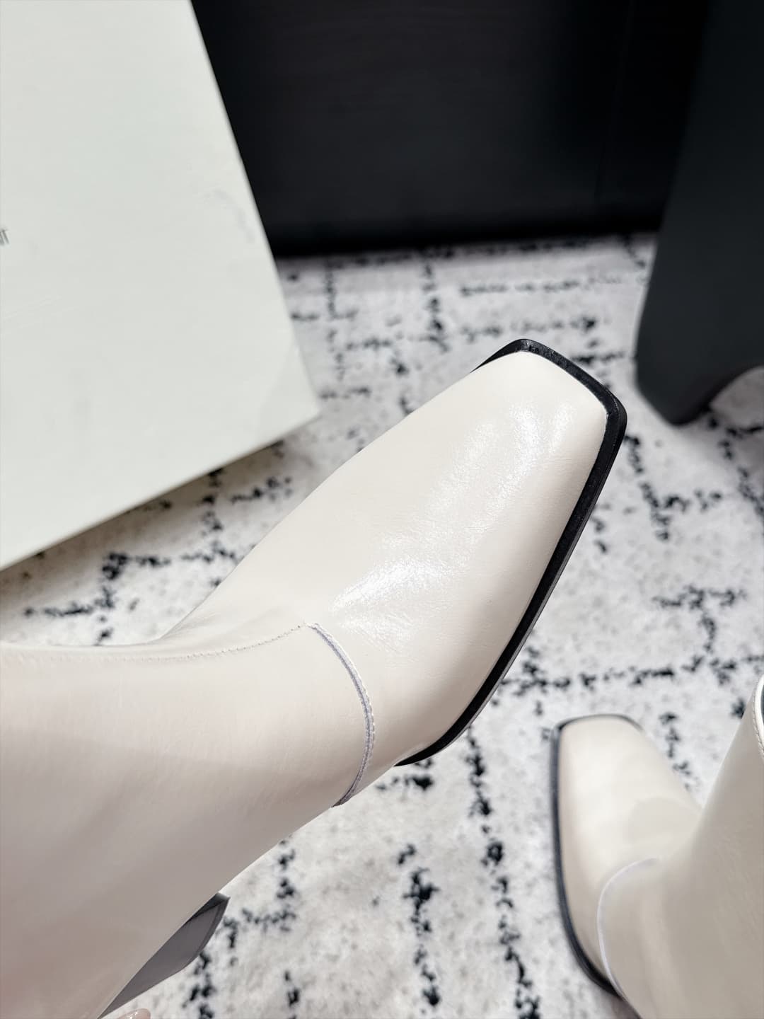 D12066 SAINT LAURENT Saint Laurent 26/ Classic thick-heel metal buckle boots — image 6