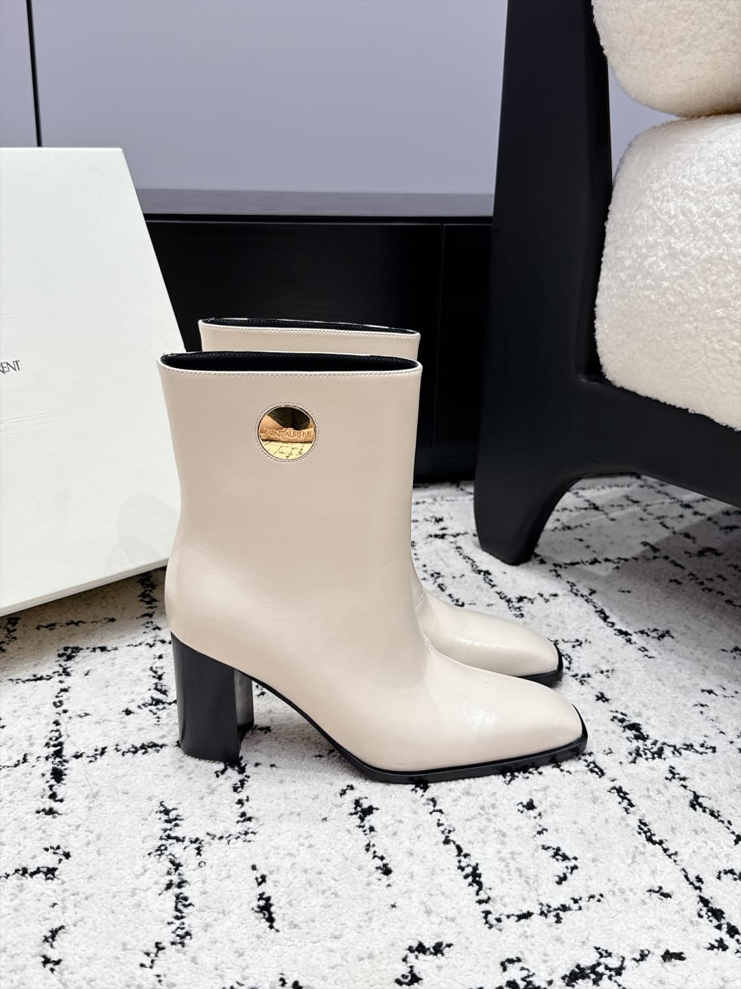 D12066 SAINT LAURENT Saint Laurent 26/ Classic thick-heel metal buckle boots — image 2