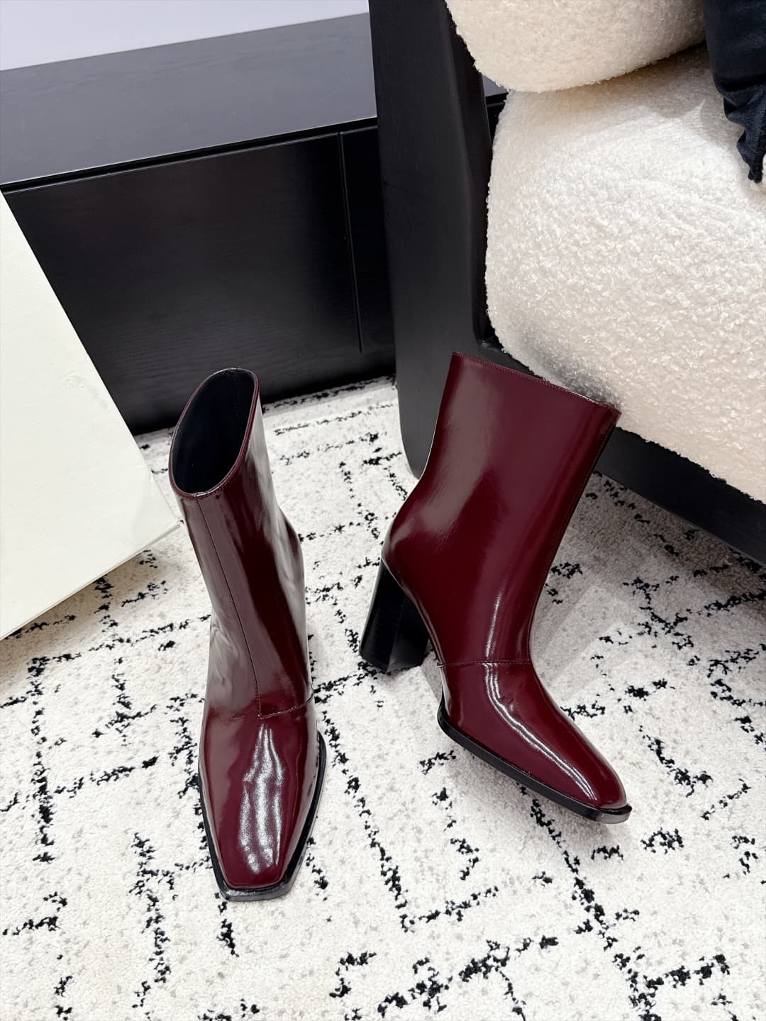 D12065 SAINT LAURENT Saint Laurent 26/ Classic thick-heel metal buckle boots — image 4