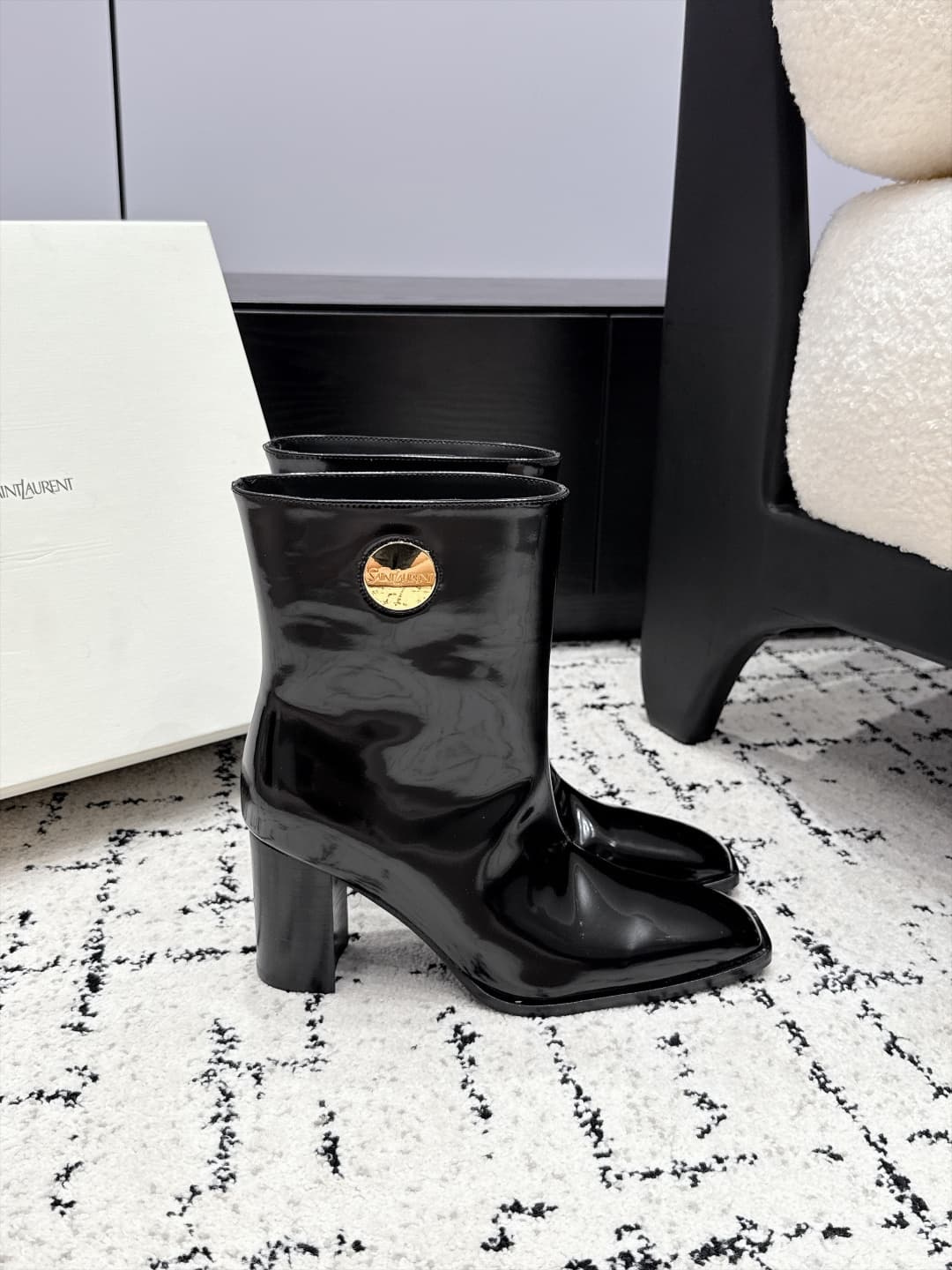 D12061 SAINT LAURENT Saint Laurent 26/ Classic thick-heel metal-closure boots — image 2