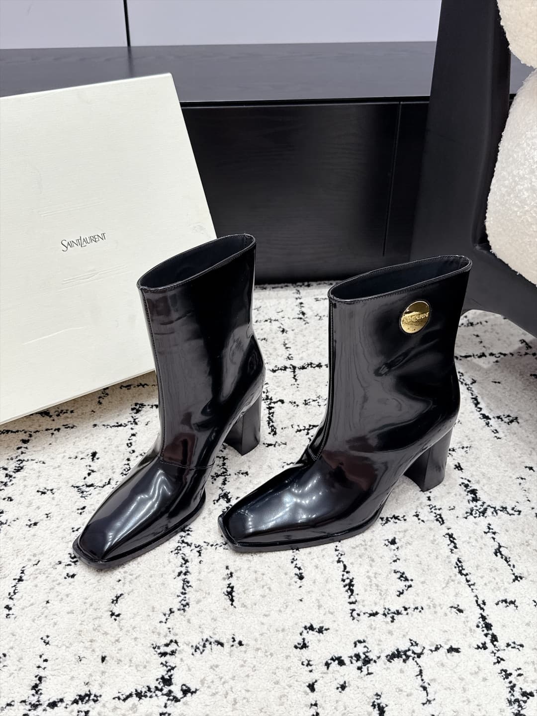 D12061 SAINT LAURENT Saint Laurent 26/ Classic thick-heel metal-closure boots — image 3