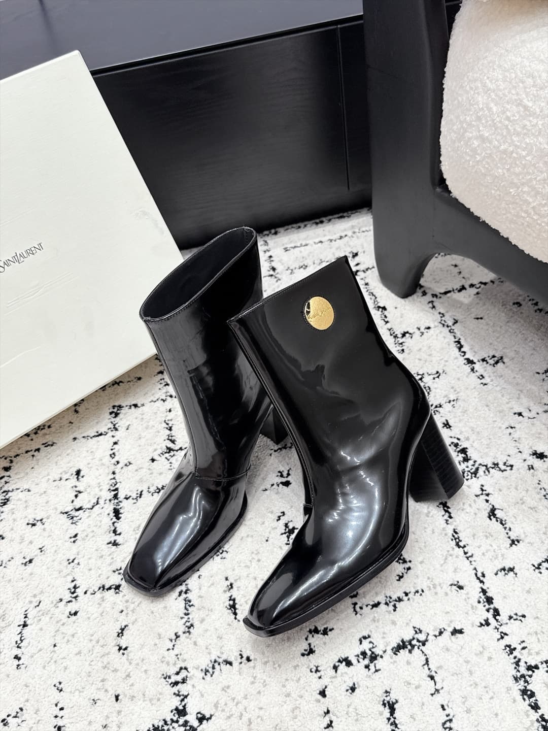 D12061 SAINT LAURENT Saint Laurent 26/ Classic thick-heel metal-closure boots — image 5