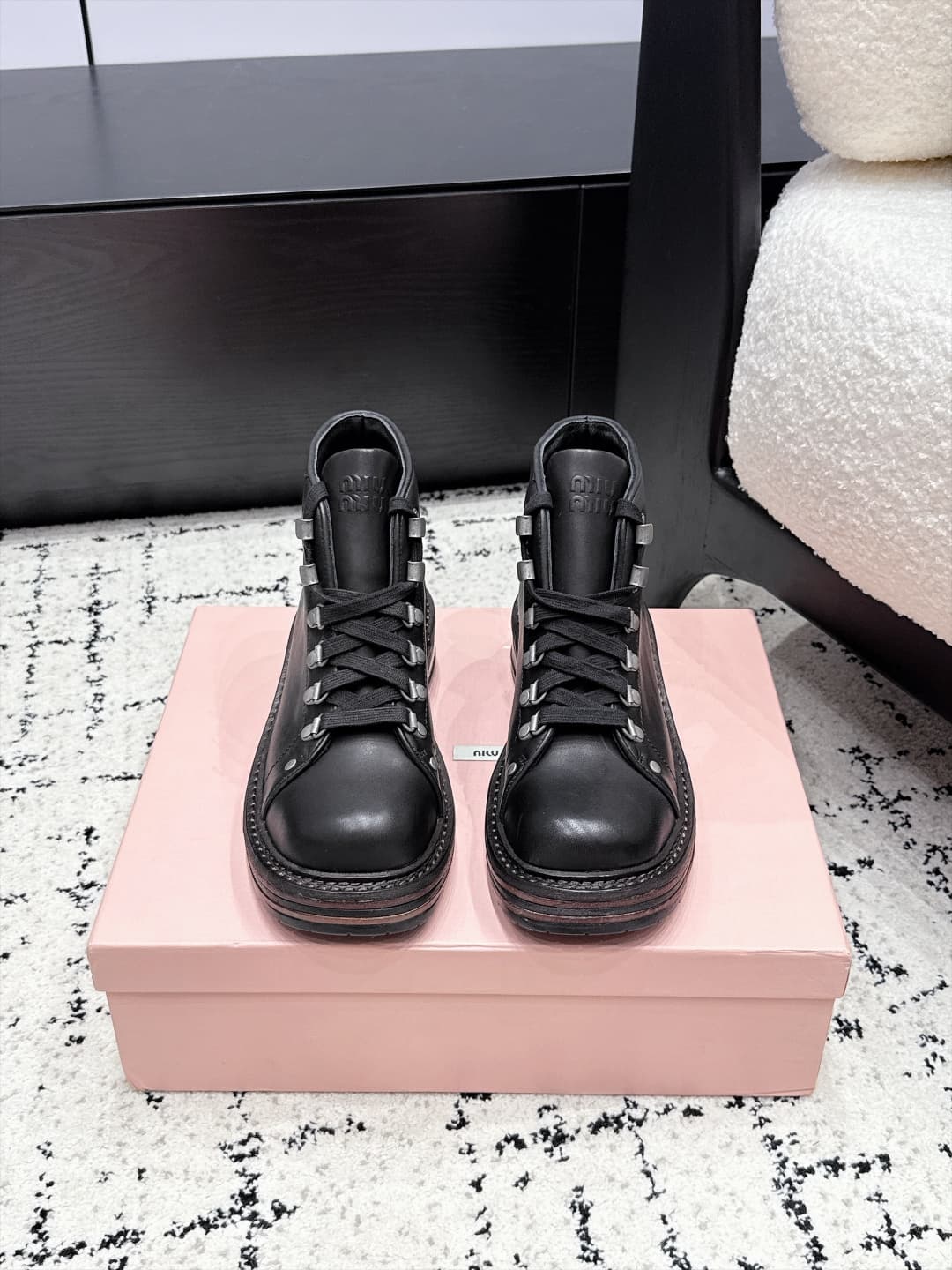 D10519 MIUMIU Miu 26/ Vintage/retro trendy round-toe high-top sneakers for early autumn shows — image 1