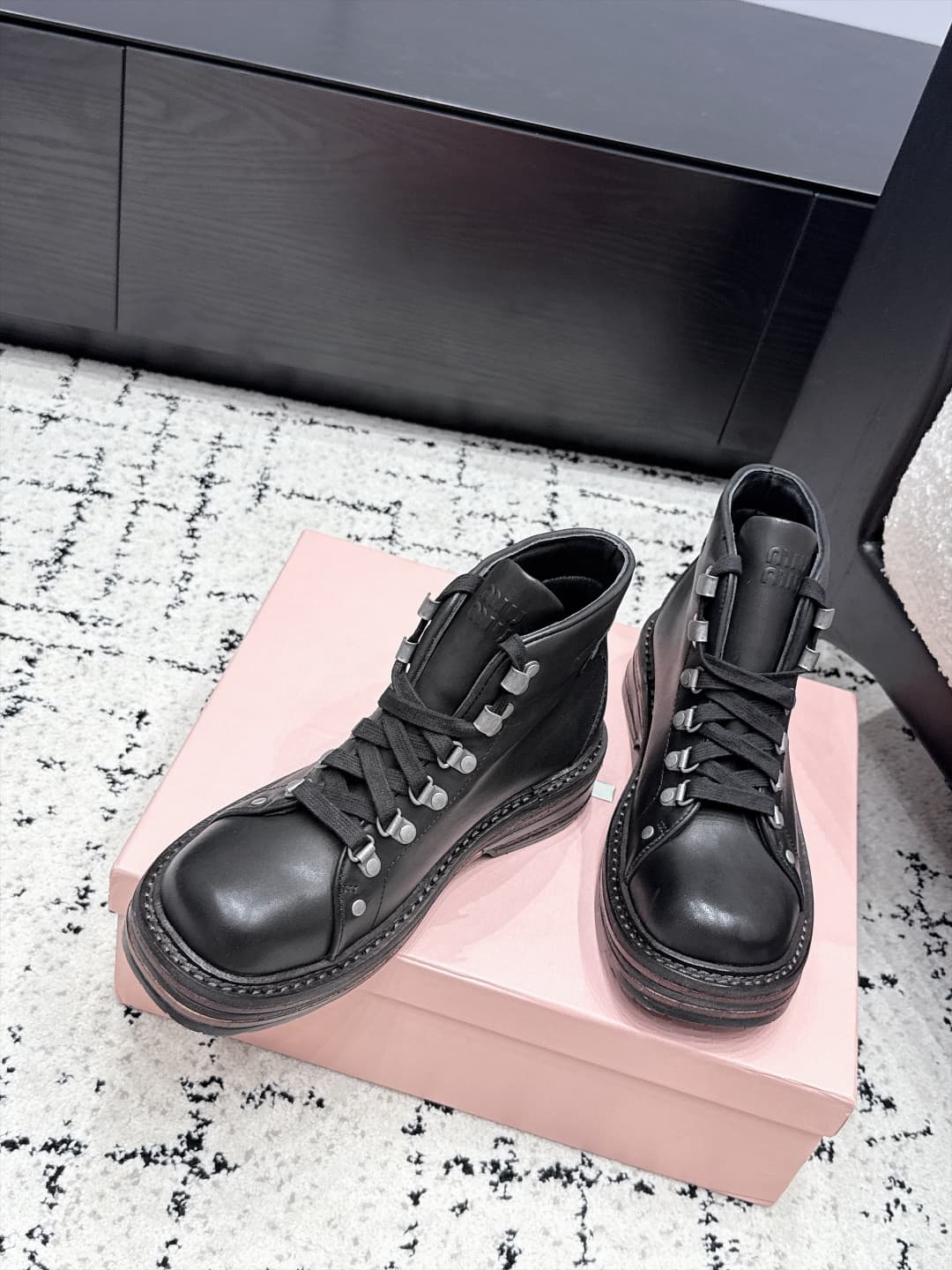 D10519 MIUMIU Miu 26/ Vintage/retro trendy round-toe high-top sneakers for early autumn shows — image 4