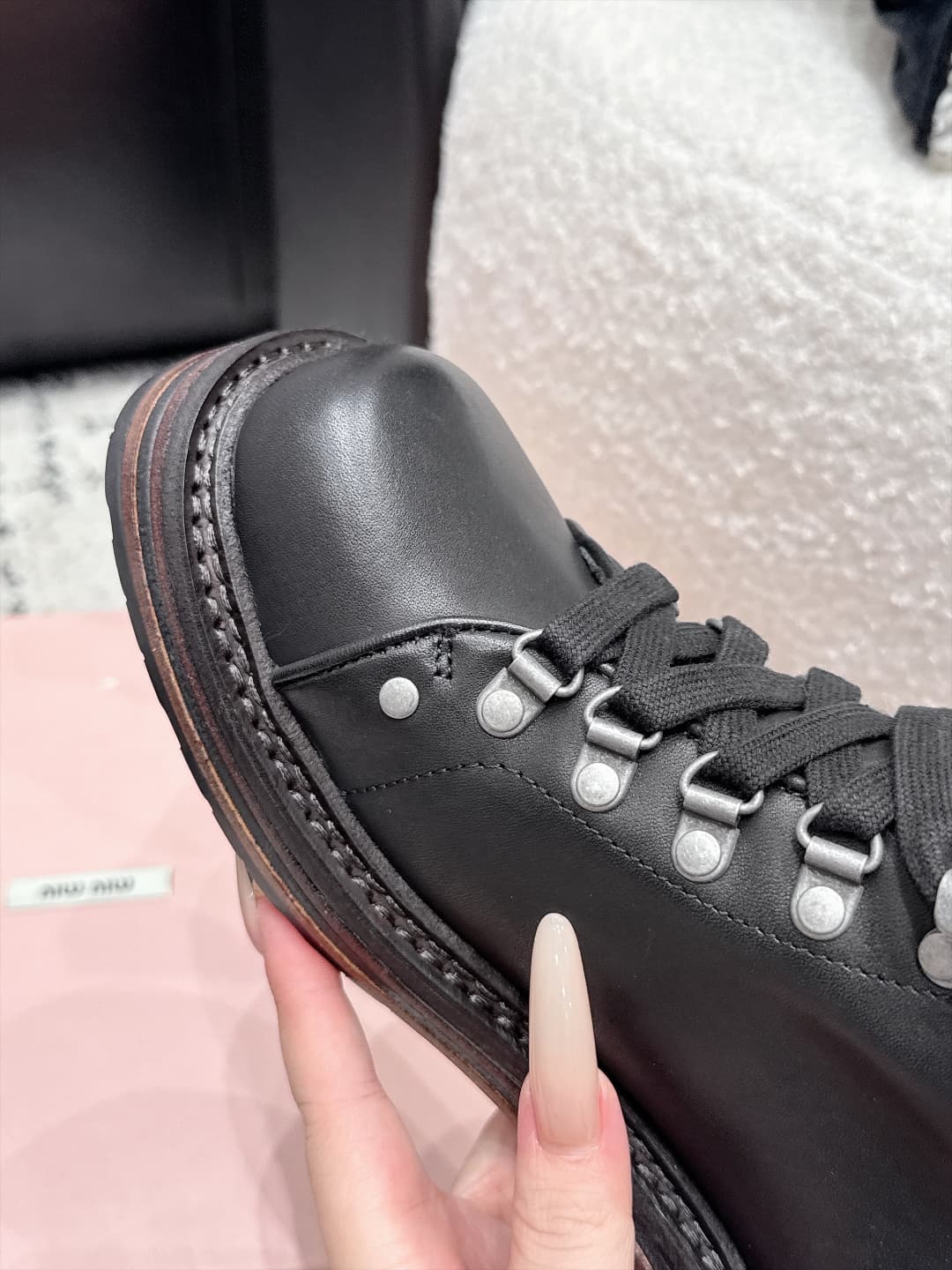 D10519 MIUMIU Miu 26/ Vintage/retro trendy round-toe high-top sneakers for early autumn shows — image 6