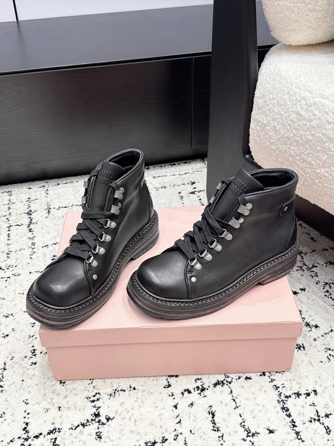 D10519 MIUMIU Miu 26/ Vintage/retro trendy round-toe high-top sneakers for early autumn shows — image 3