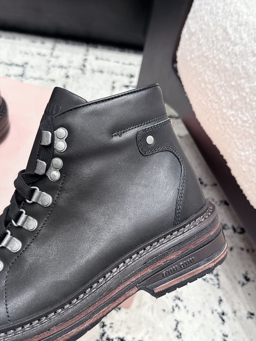 D10519 MIUMIU Miu 26/ Vintage/retro trendy round-toe high-top sneakers for early autumn shows — image 7