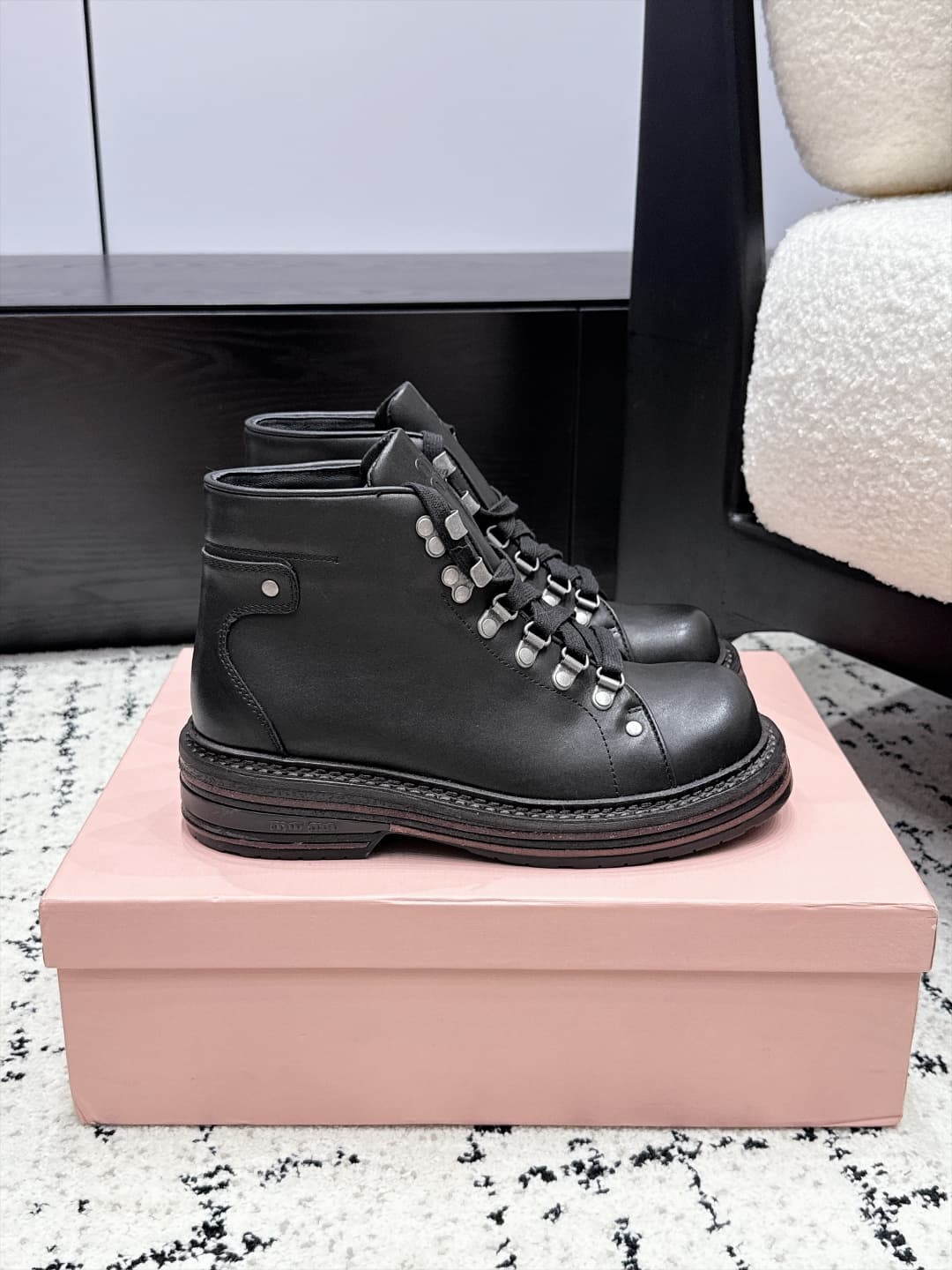D10519 MIUMIU Miu 26/ Vintage/retro trendy round-toe high-top sneakers for early autumn shows — image 2