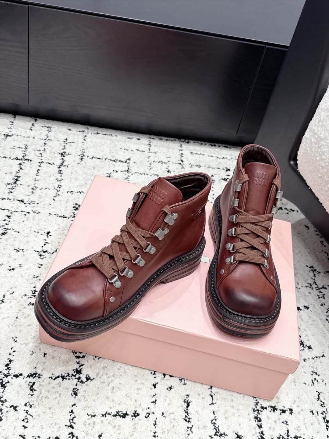D10517 MIUMIU Miu 26/ Vintage/retro trendy round-toe high-top boots for early autumn shows — image 4