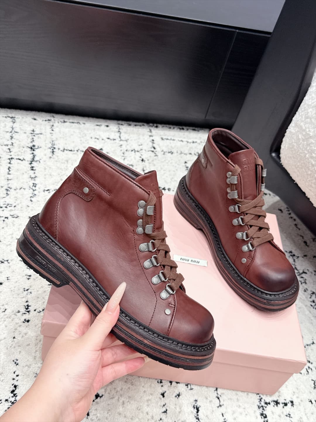 D10517 MIUMIU Miu 26/ Vintage/retro trendy round-toe high-top boots for early autumn shows — image 5
