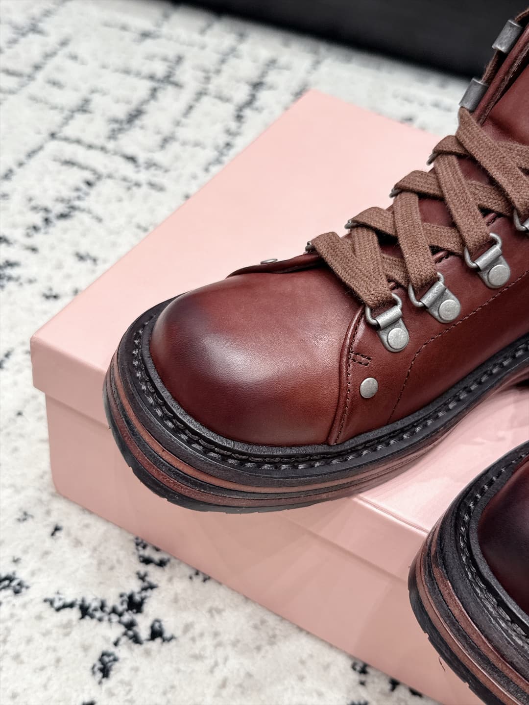 D10517 MIUMIU Miu 26/ Vintage/retro trendy round-toe high-top boots for early autumn shows — image 6