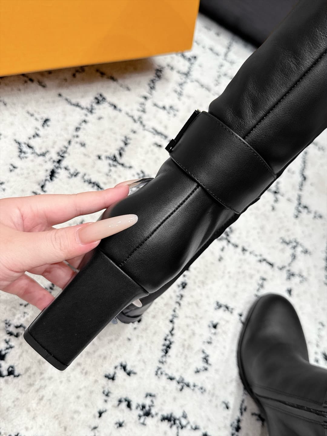 D8878 Louis Vuitton 26/ Latest model Midtown thick-toe high-top boots — image 7