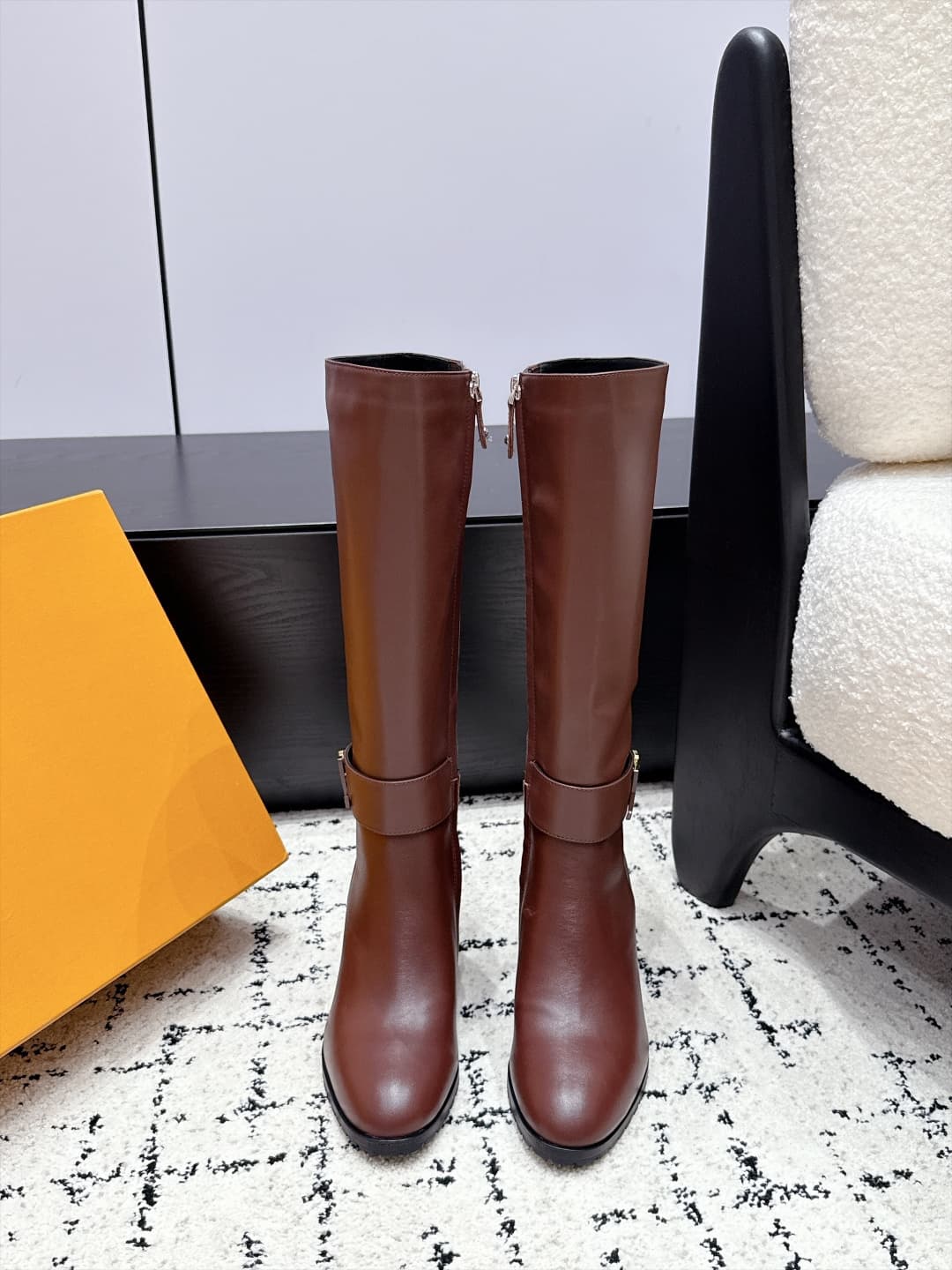 D8877 Louis Vuitton 26/ Latest model Midtown high-top boots with thick heels — image 1