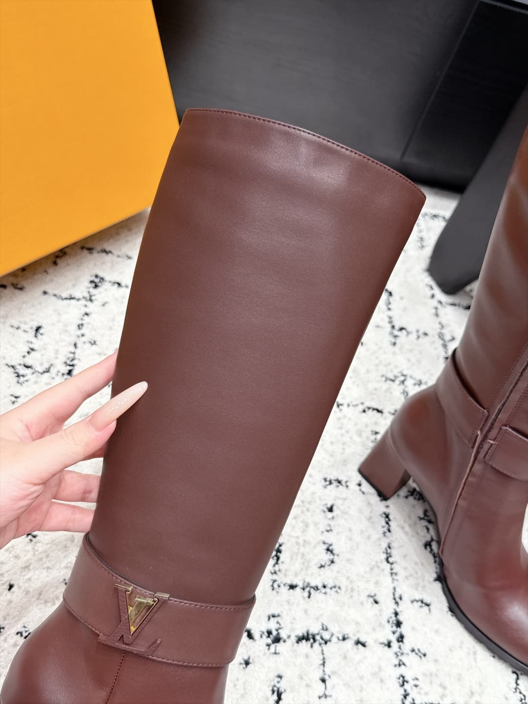 D8877 Louis Vuitton 26/ Latest model Midtown high-top boots with thick heels — image 7