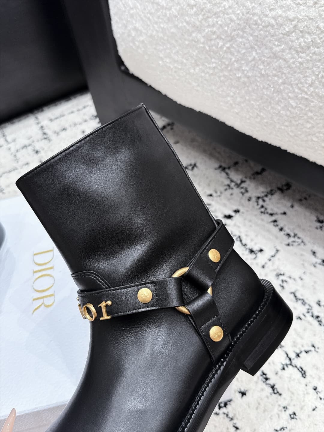 D8775 DIOR 26/ New autumn/winter models: popular riding boots with a strong presence at fashion shows — image 8