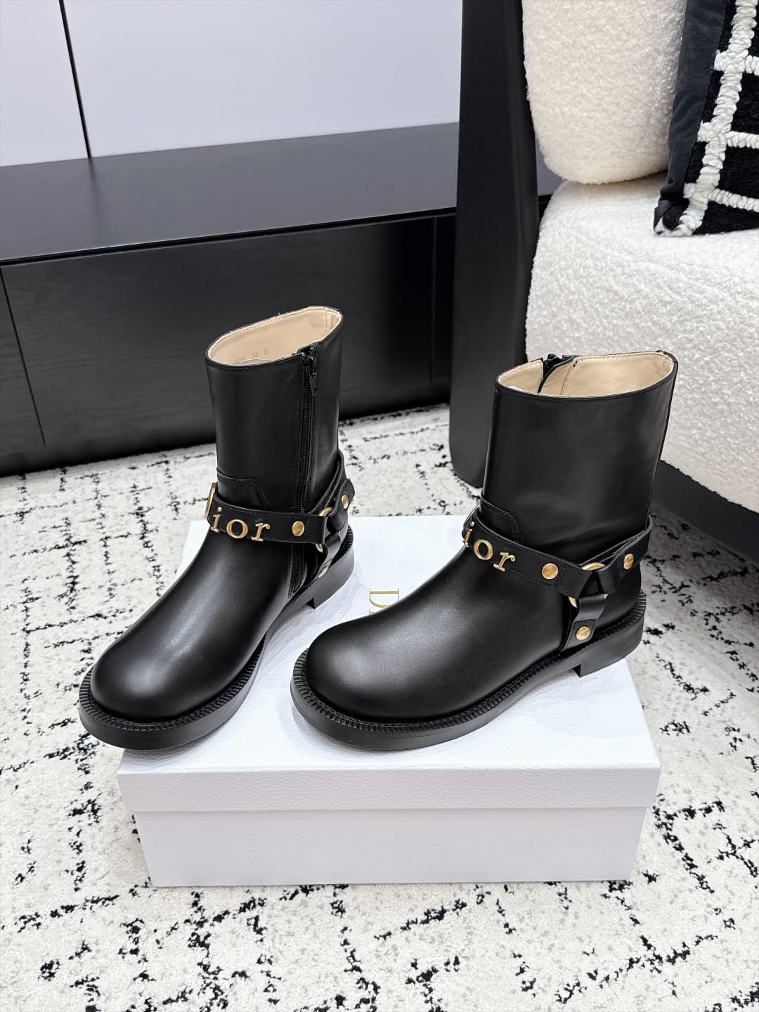 D8775 DIOR 26/ New autumn/winter models: popular riding boots with a strong presence at fashion shows — image 3