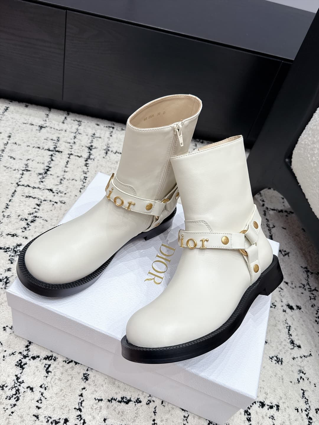 D8774 DIOR 26/ New fall/winter models: popular riding boots with a strong presence at fashion shows — image 5