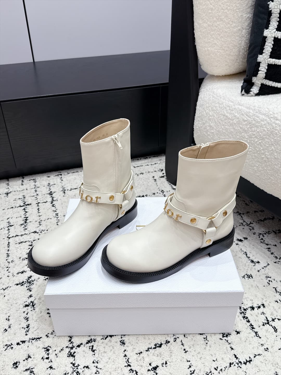 D8774 DIOR 26/ New fall/winter models: popular riding boots with a strong presence at fashion shows — image 3