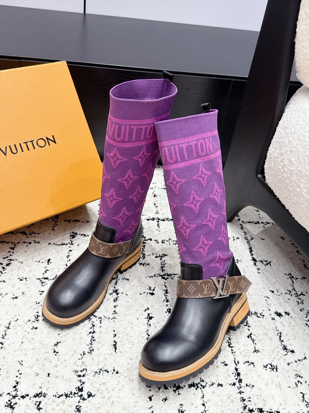 D8780 LOUIS VUITTON 26/ New Martin Boots, Chelsea Women’s Boots — image 4