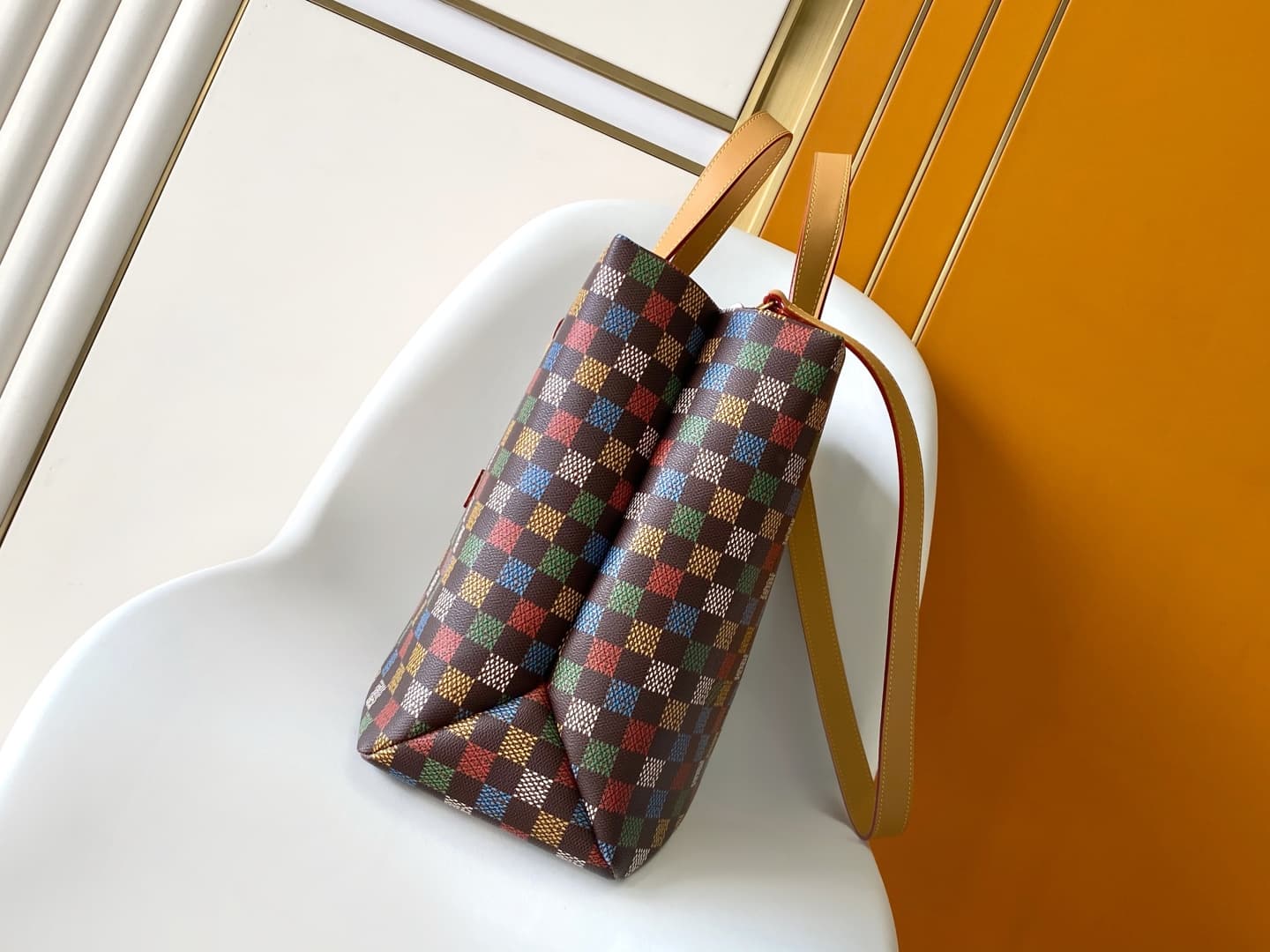 C5233 💰N00192 – Top-quality original design. The Shopper Tote bag features a style inspired by Louis Vuitton’s classic shopping bags, with clean lines and distinct LV logo elements. This handbag is made of LVers Damier Ebene fabric, along with a pattern r — image 2