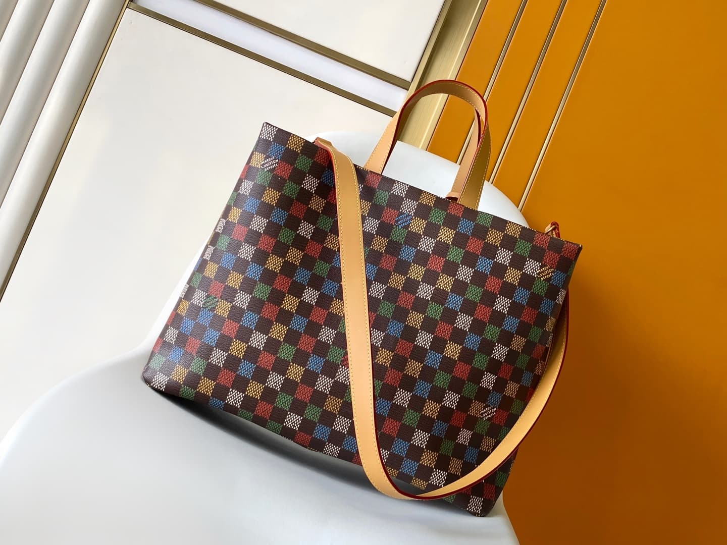 C5233 💰N00192 – Top-quality original design. The Shopper Tote bag features a style inspired by Louis Vuitton’s classic shopping bags, with clean lines and distinct LV logo elements. This handbag is made of LVers Damier Ebene fabric, along with a pattern r — image 3