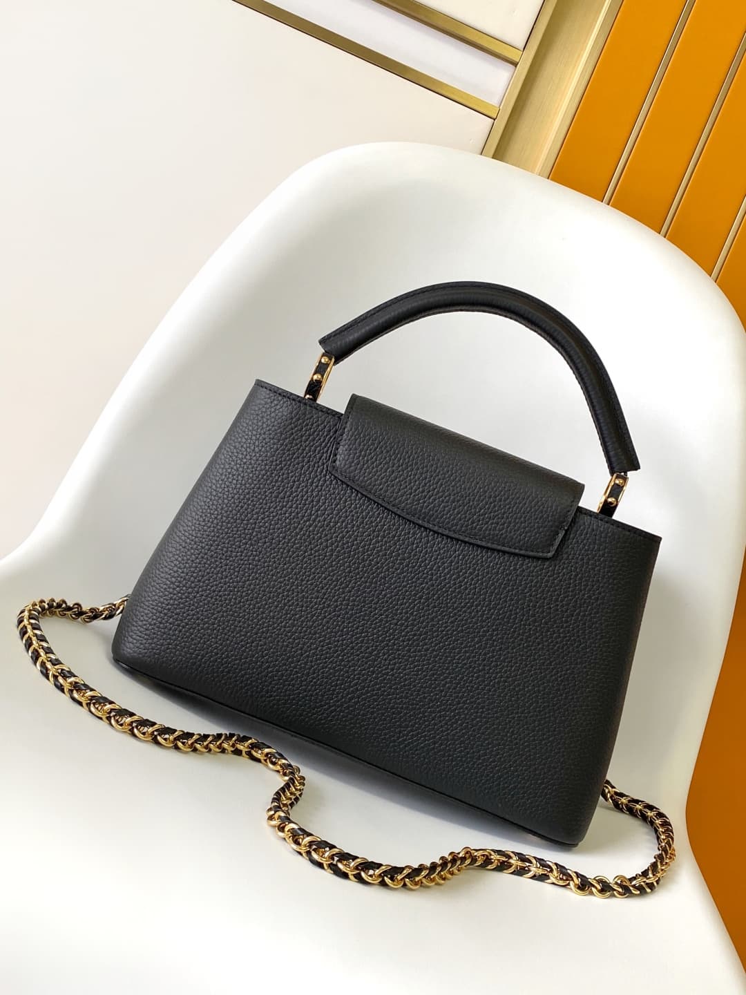 C5128 💰 M10169 M10168 M10167 M10166 High-quality original items; dynamic 163. This medium-sized Capucines handbag is made from rich Taurillon leather, with a glossy shell texture that features the Monogram floral pattern. The elegant colors and delicate f — image 2