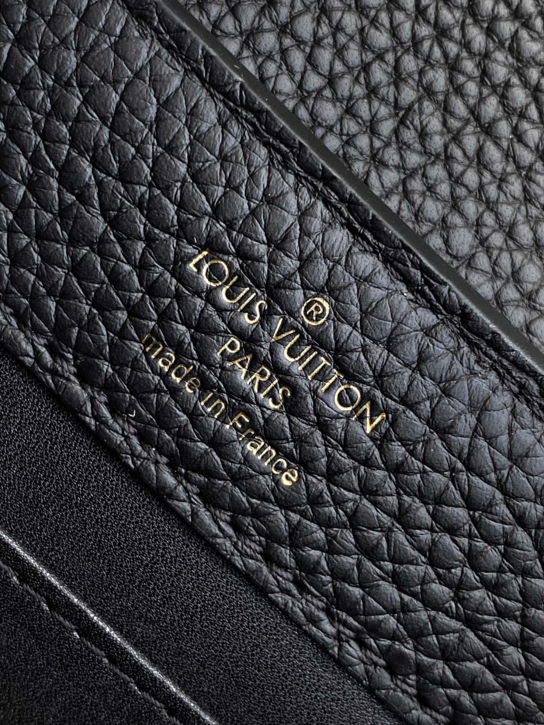C5130 💰 M10169 M10168 M10167 M10166 High-quality original items; dynamic 163. This medium-sized Capucines handbag is made of rich Taurillon leather, with a glossy shell texture that features the Monogram floral pattern. The elegant colors and delicate flo — image 6