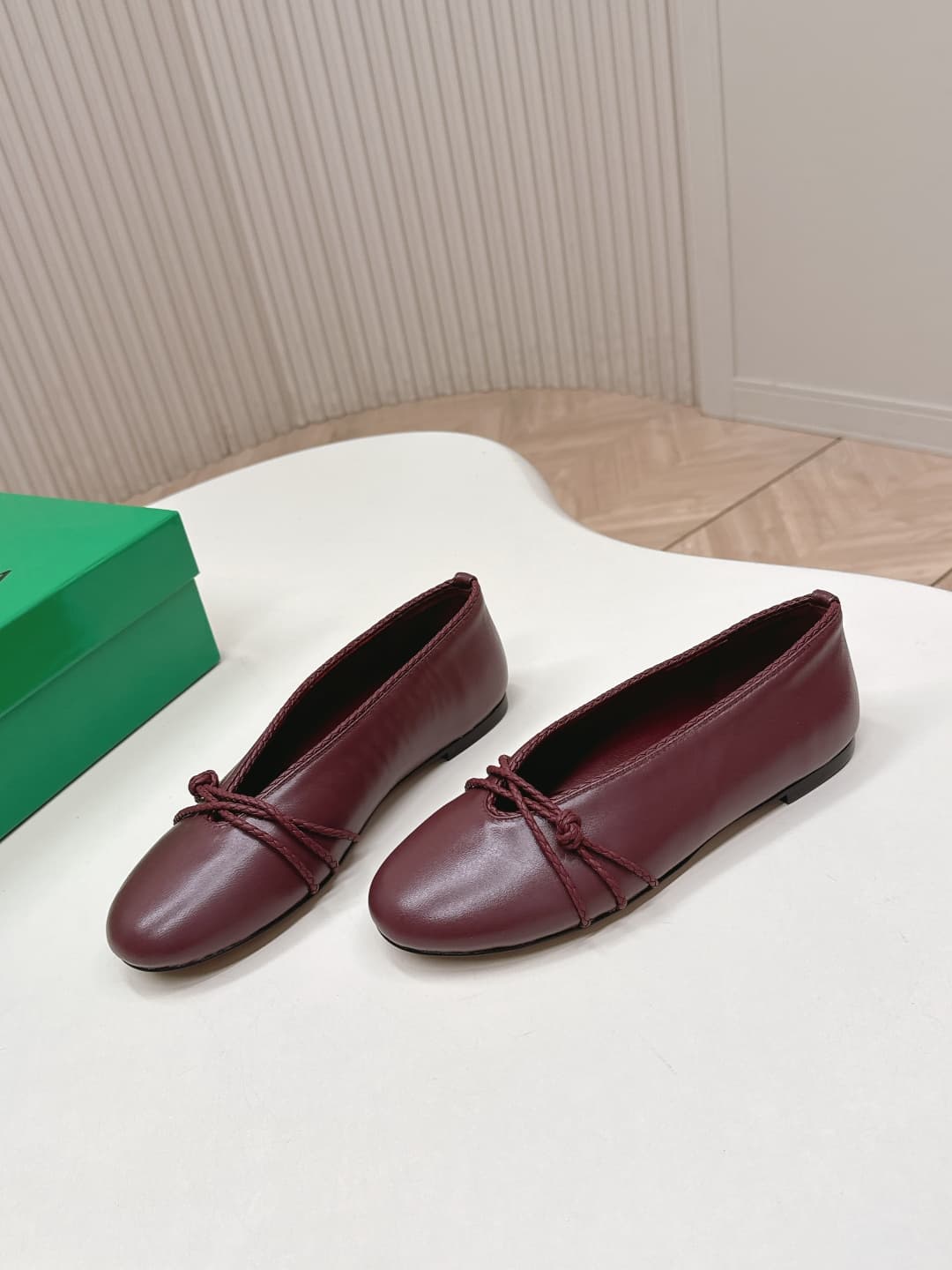 C208 BV 26 new product: Rosa Mary Jane ballet shoes. Bottega Veneta Rosa Mary Jane ballet shoes feature classic knitting techniques—vintage and playful ✨. With a flat design, they are perfect for daily commuting and casual wear. Comfortable and non-irrita — image 3