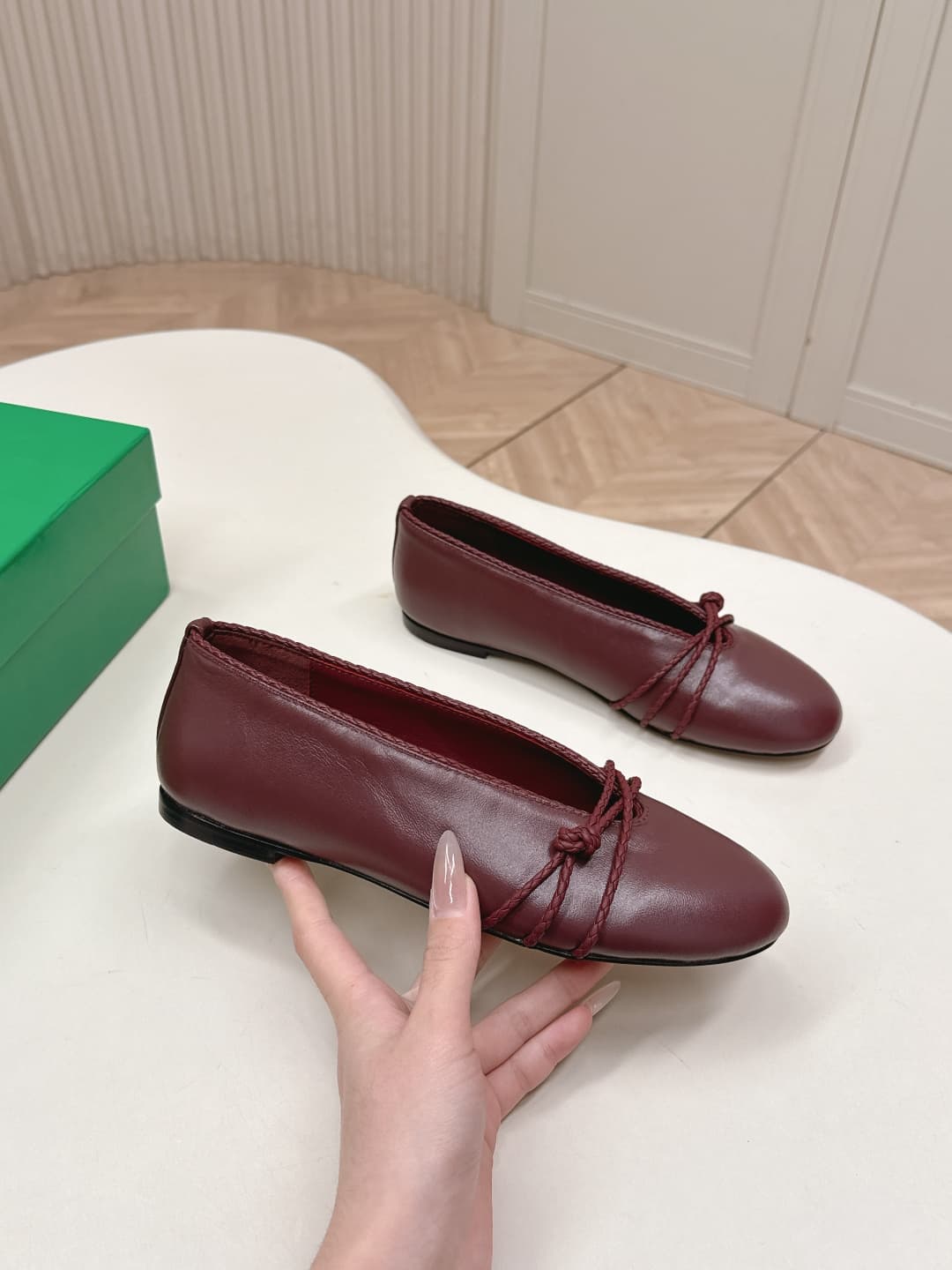 C208 BV 26 new product: Rosa Mary Jane ballet shoes. Bottega Veneta Rosa Mary Jane ballet shoes feature classic knitting techniques—vintage and playful ✨. With a flat design, they are perfect for daily commuting and casual wear. Comfortable and non-irrita — image 5