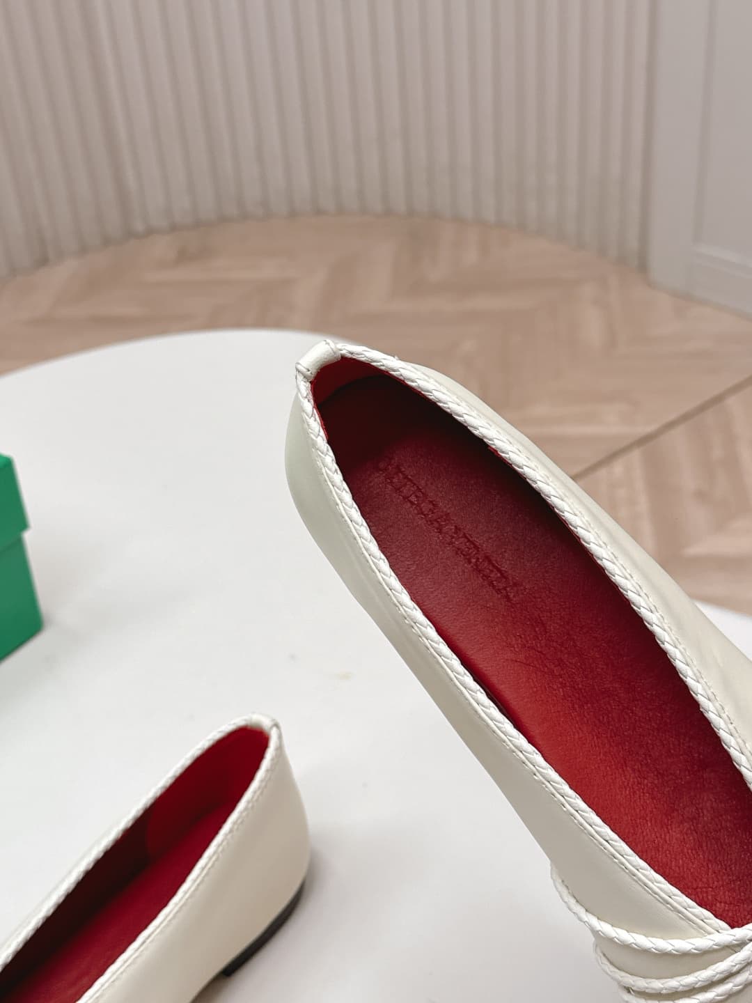 C207 BV 26 new product: Rosa Mary Jane ballet shoes. Bottega Veneta Rosa Mary Jane ballet shoes feature classic knitting techniques—vintage and fun at the same time ✨. With a flat design, they are perfect for daily commuting or casual wear. Comfortable an — image 8