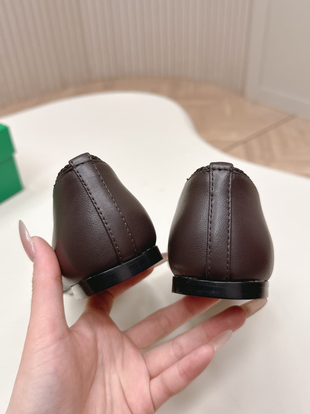 C206 BV 26 new product: Rosa Mary Jane ballet shoes. Bottega Veneta Rosa Mary Jane ballet shoes feature classic knitting techniques—vintage and playful✨. With a flat design, they are perfect for daily commuting and casual wear. Comfortable and non-squeaky — image 8