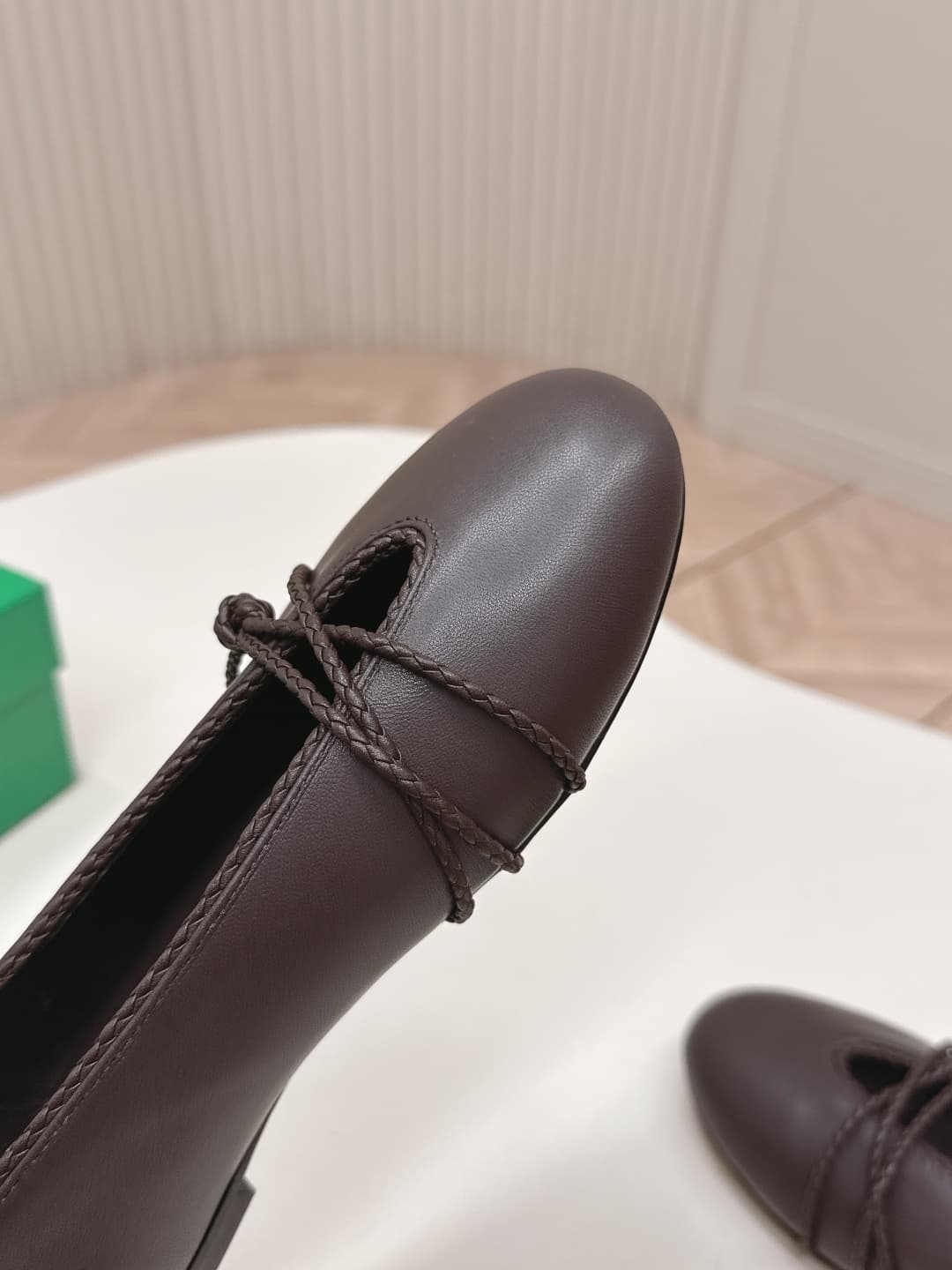 C206 BV 26 new product: Rosa Mary Jane ballet shoes. Bottega Veneta Rosa Mary Jane ballet shoes feature classic knitting techniques—vintage and playful✨. With a flat design, they are perfect for daily commuting and casual wear. Comfortable and non-squeaky — image 6