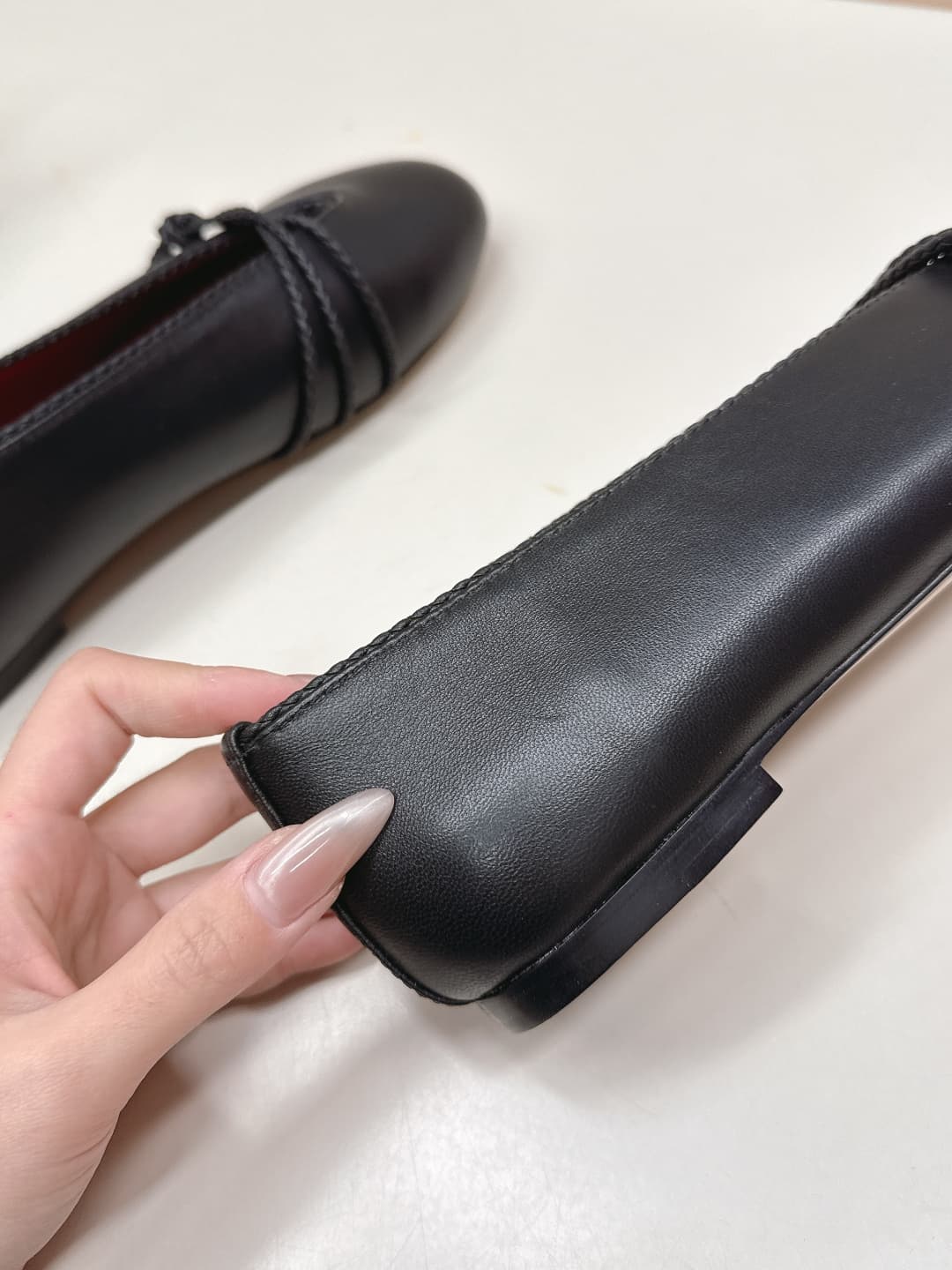 C204 BV 26 new product: Rosa Mary Jane ballet shoes. Bottega Veneta Rosa Mary Jane ballet shoes feature a classic knitting technique—vintage and playful ✨. With a flat design, they are perfect for daily commuting and casual wear. Comfortable and non-squea — image 8