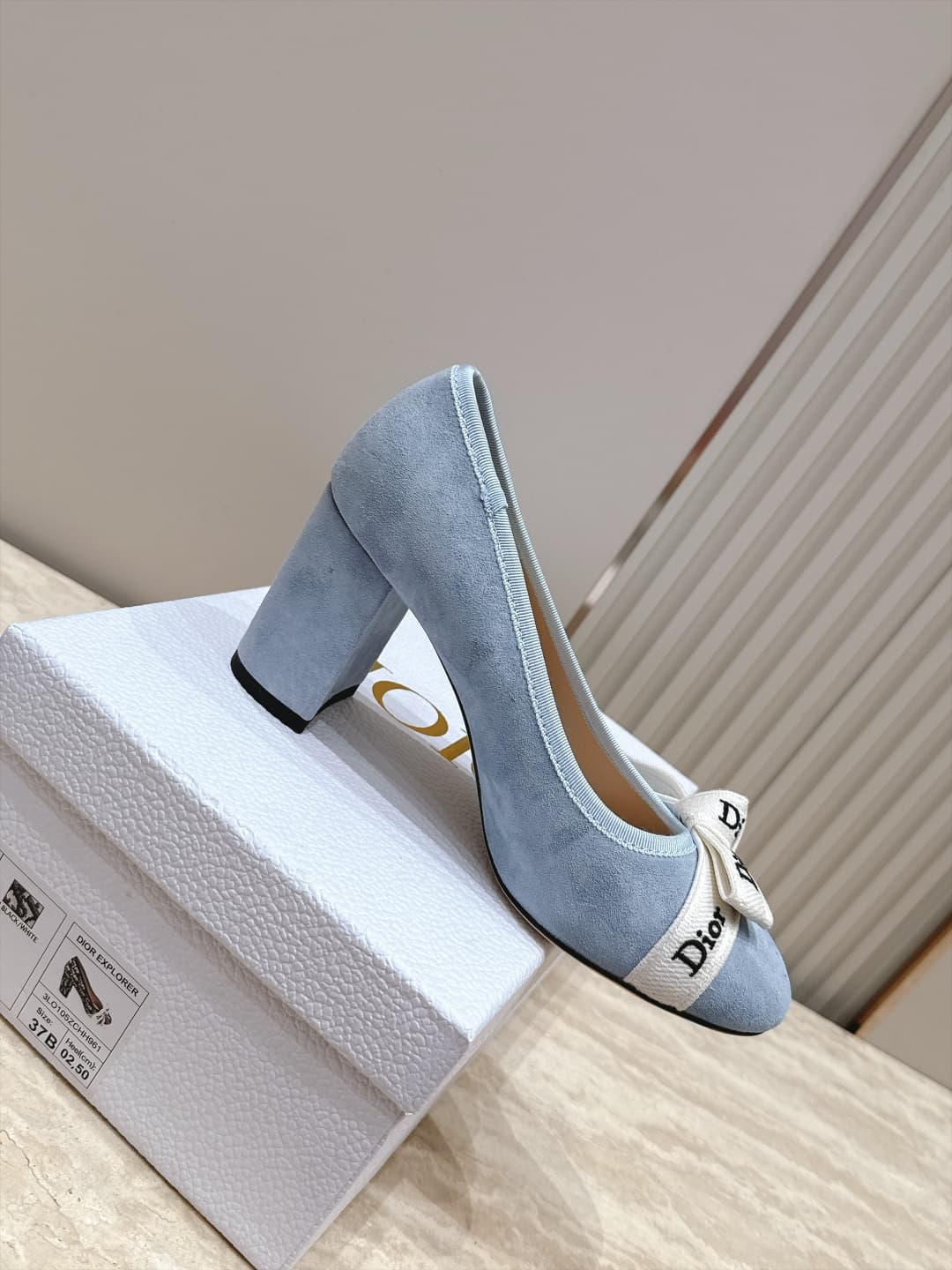 D5919 Dior 26ss Early Autumn Collection – New fabric belt pearl bow mid-calf shoes — image 4