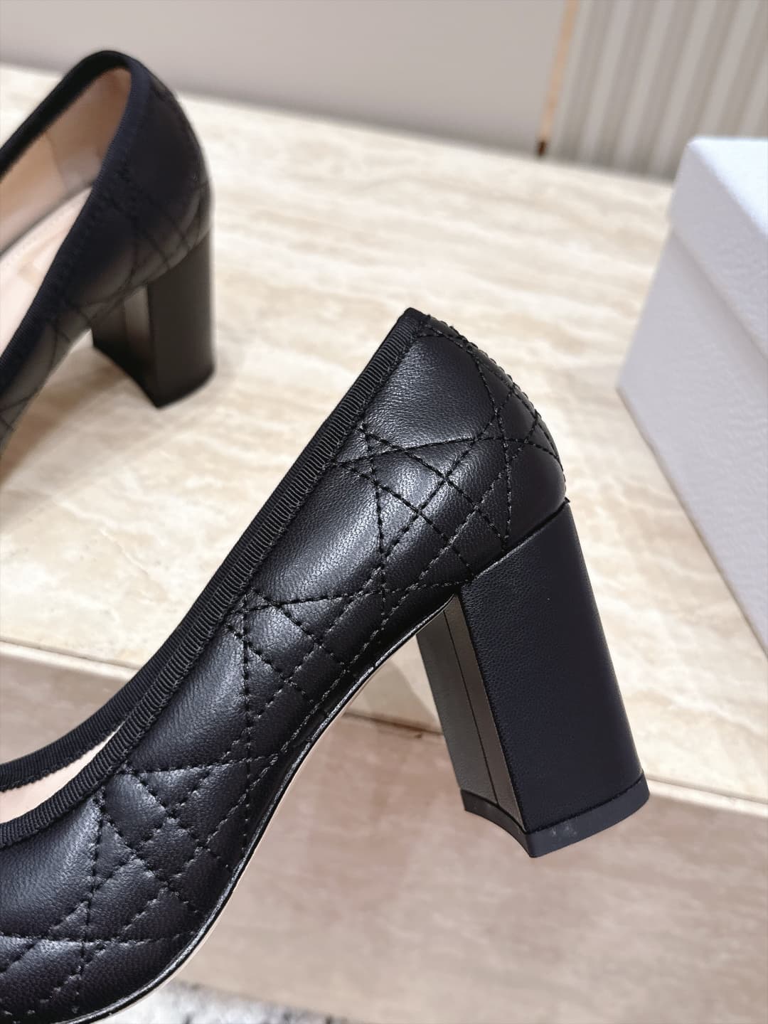 D5918 Dior 26ss Early Autumn Collection – New Embroidered Pearl Bows Mid-Calf Shoes — image 4