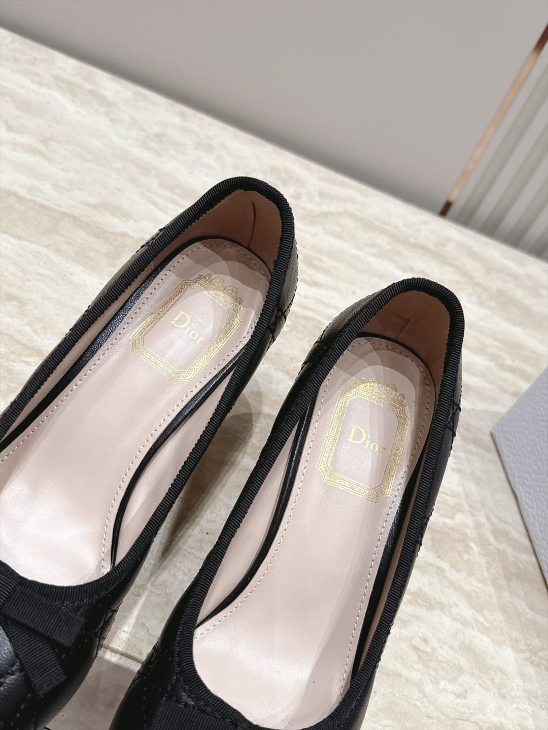 D5918 Dior 26ss Early Autumn Collection – New Embroidered Pearl Bows Mid-Calf Shoes — image 5
