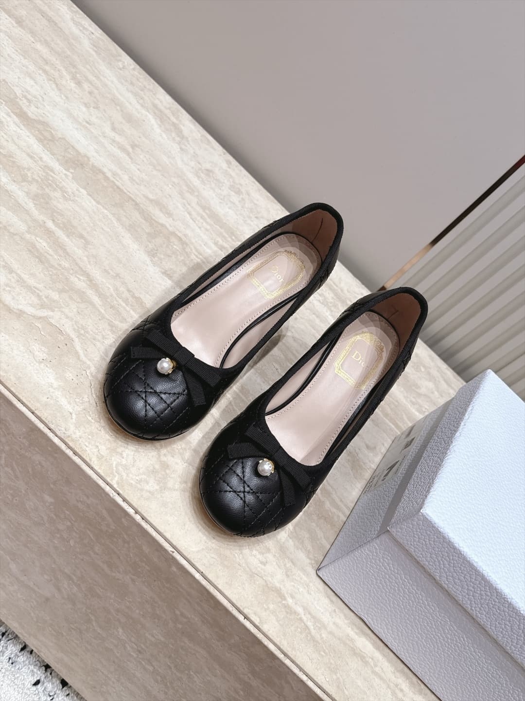 D5918 Dior 26ss Early Autumn Collection – New Embroidered Pearl Bows Mid-Calf Shoes — image 2