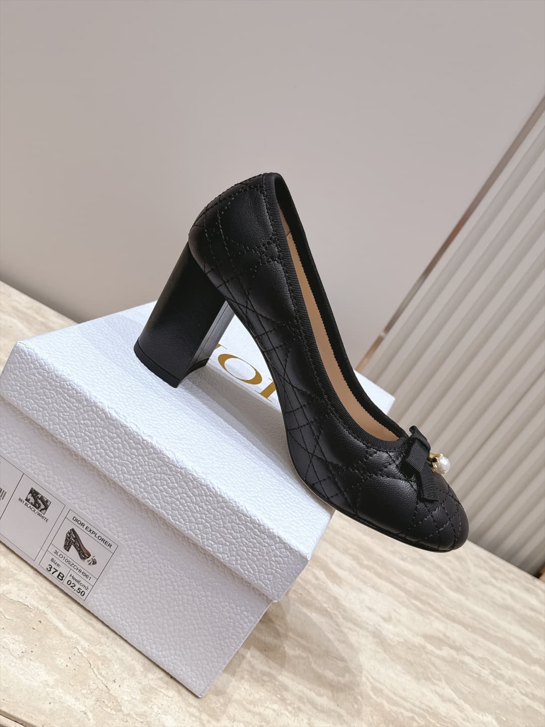 D5918 Dior 26ss Early Autumn Collection – New Embroidered Pearl Bows Mid-Calf Shoes — image 7