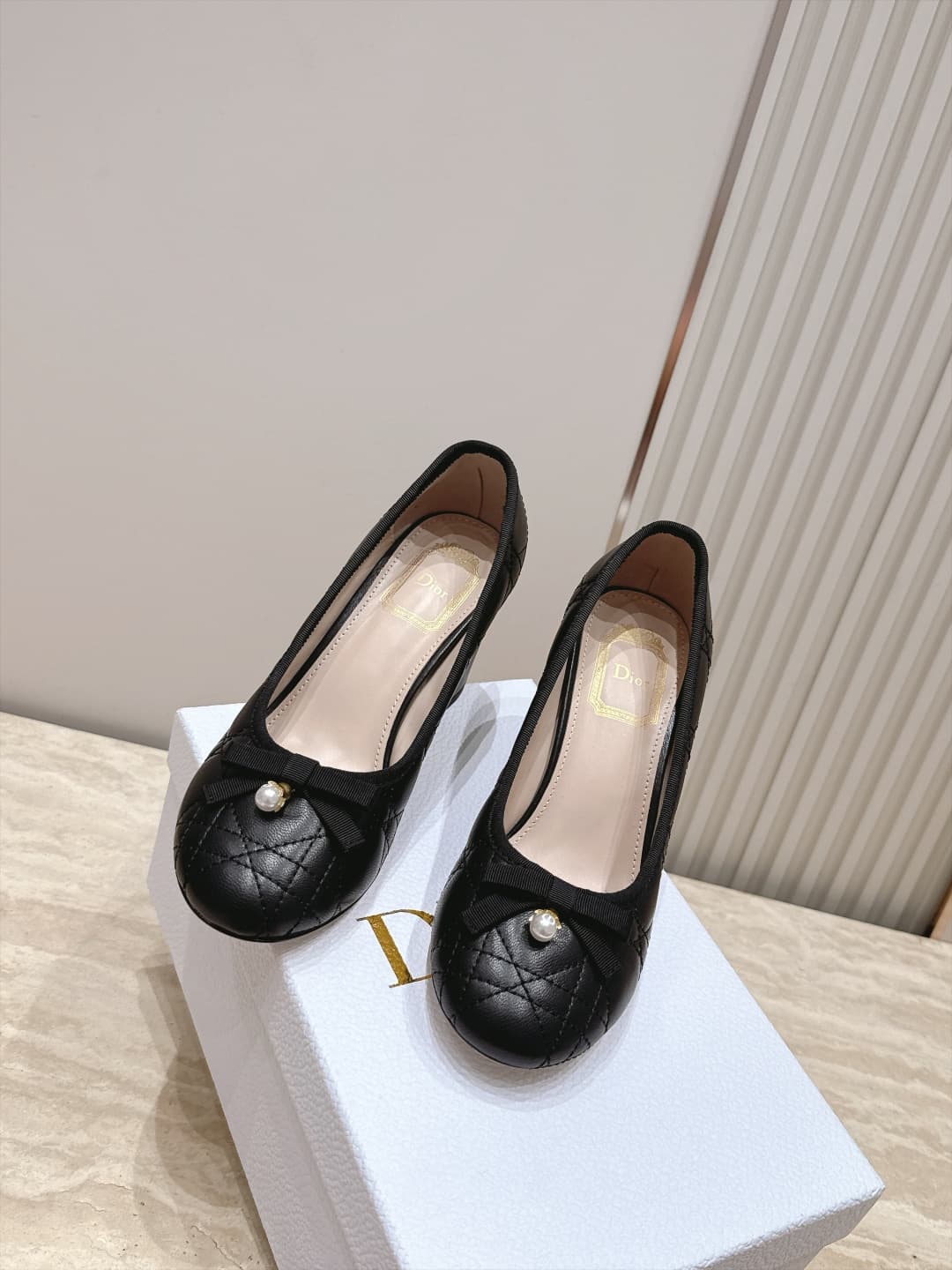 D5918 Dior 26ss Early Autumn Collection – New Embroidered Pearl Bows Mid-Calf Shoes — image 6