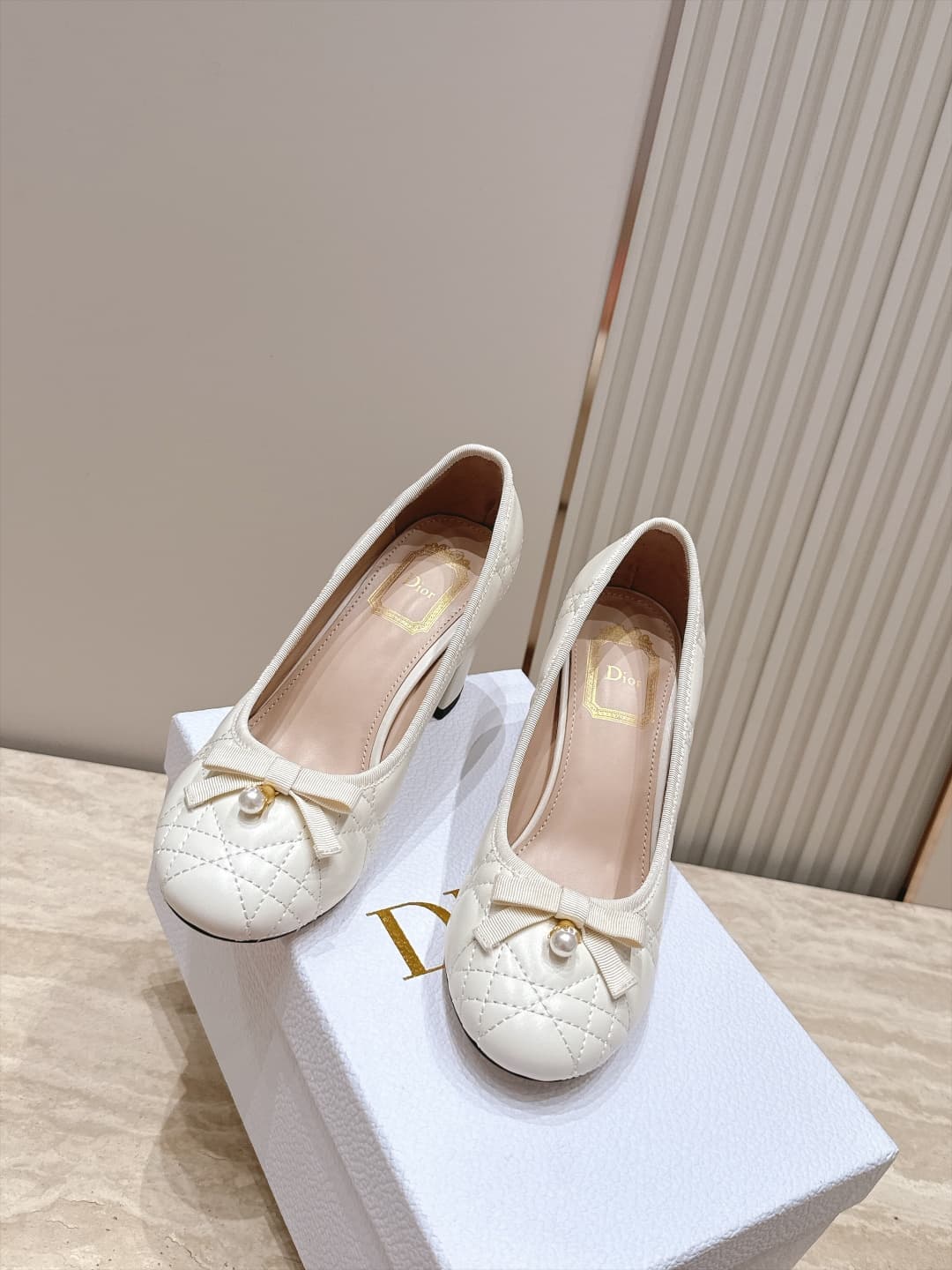 D5916 Dior 26ss Early Autumn Collection – New design straps, pearls, and bow details mid-calf shoes — image 5