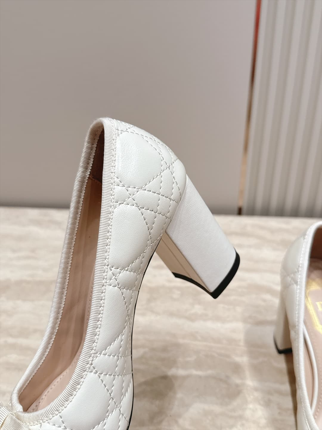 D5916 Dior 26ss Early Autumn Collection – New design straps, pearls, and bow details mid-calf shoes — image 6