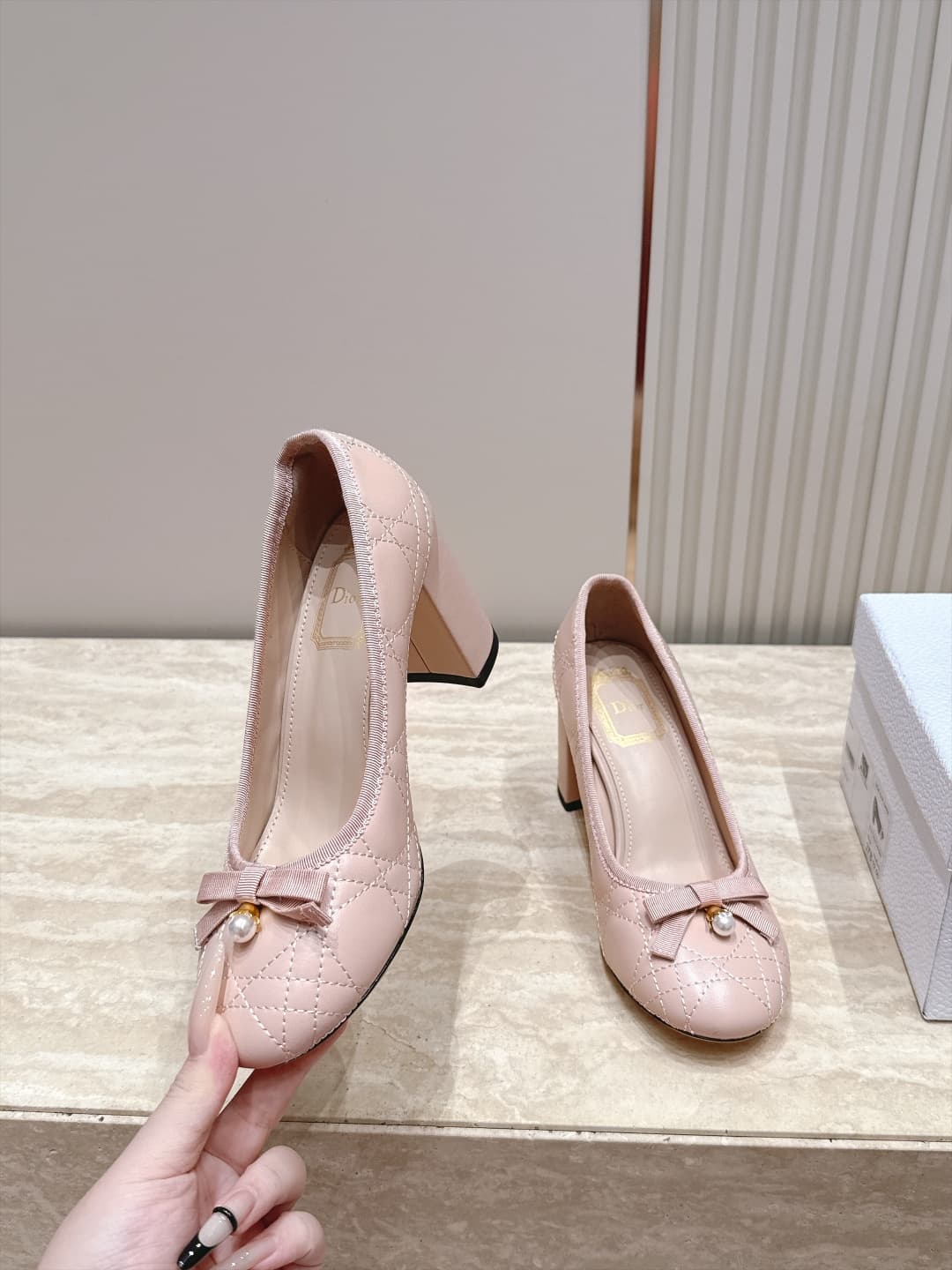 D5917 Dior 26ss Early Autumn Collection – New fabric belt pearl bow mid-calf shoes — image 3