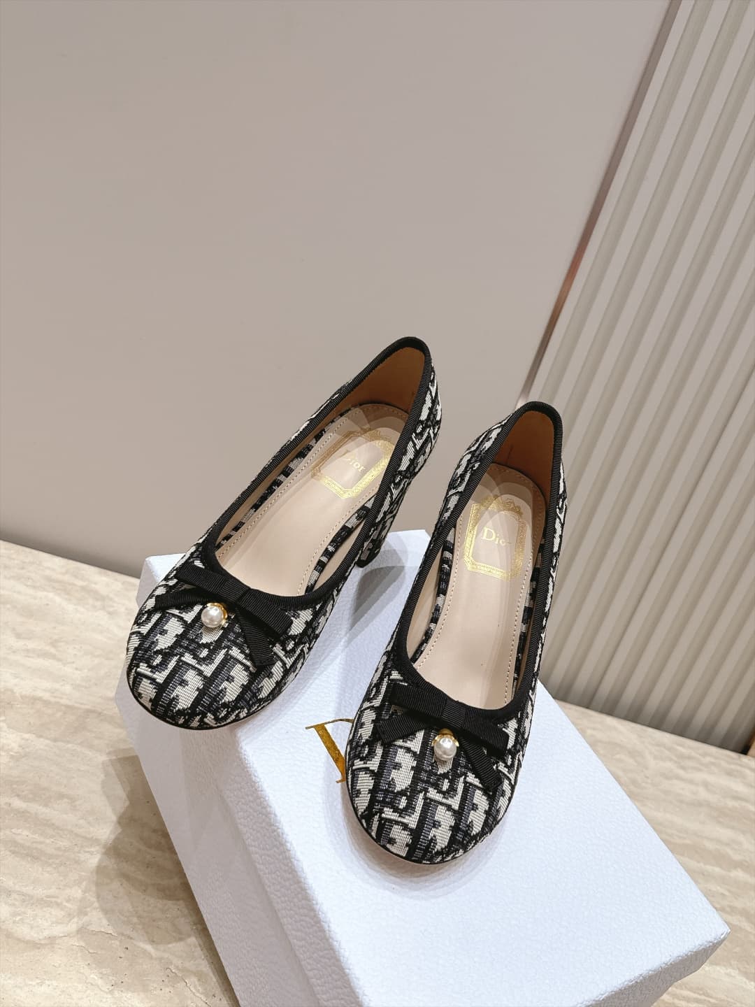 D5915 Dior 26ss Early Autumn Collection – New fabric belt pearl bow mid-calf shoes — image 8