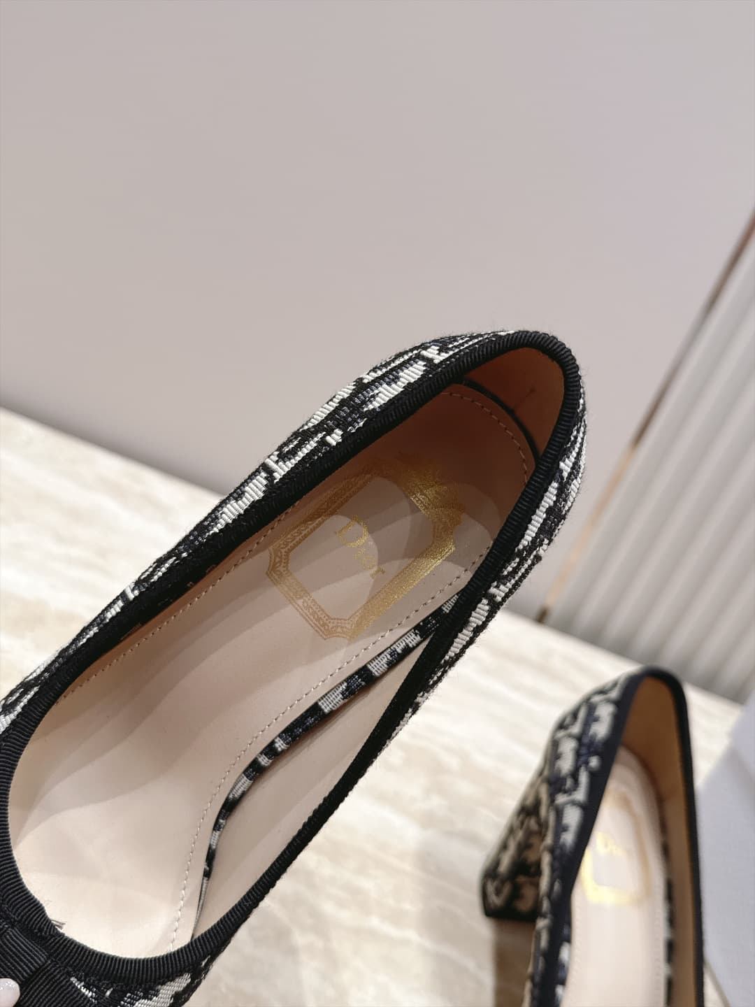 D5915 Dior 26ss Early Autumn Collection – New fabric belt pearl bow mid-calf shoes — image 7