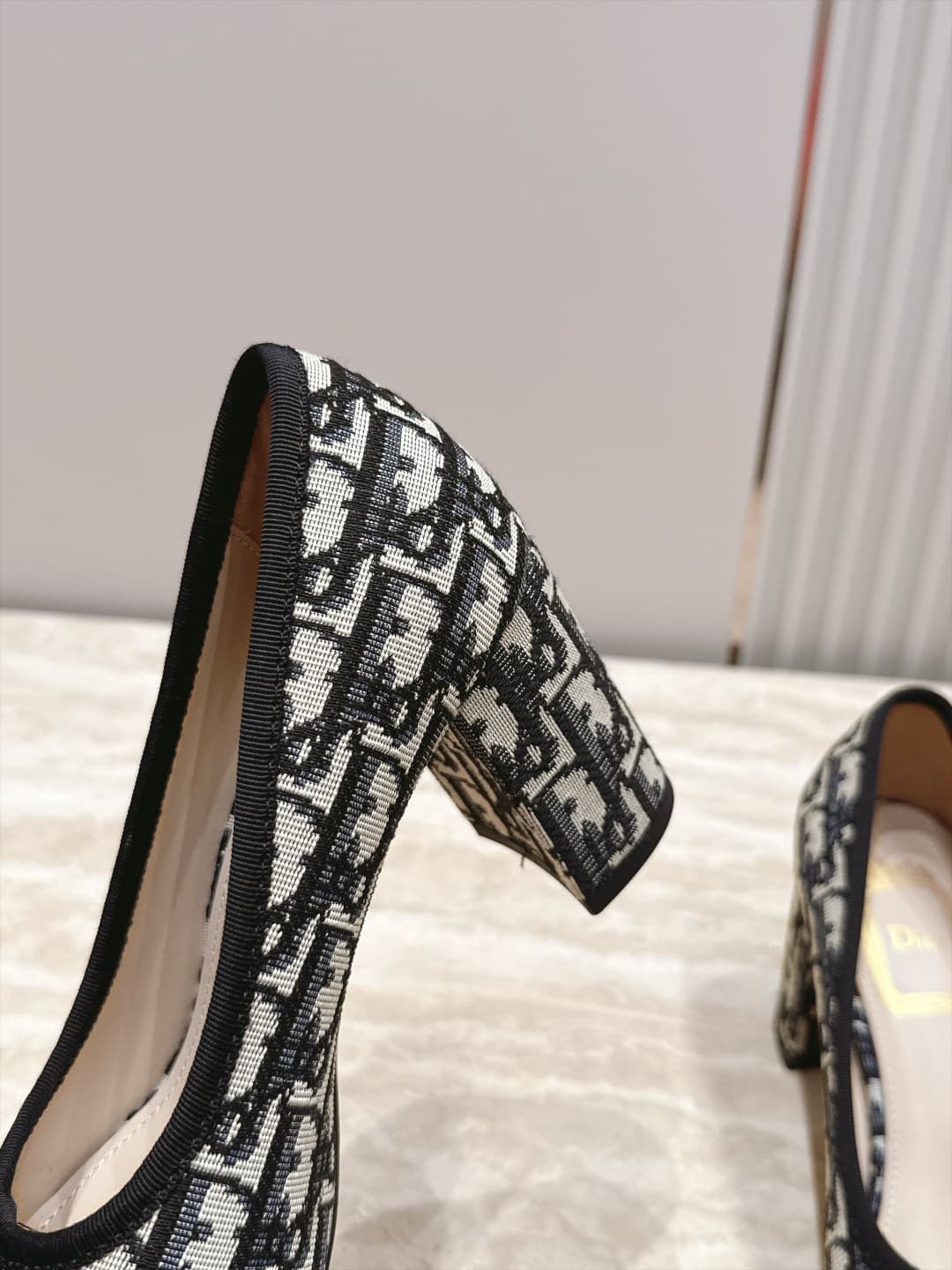 D5915 Dior 26ss Early Autumn Collection – New fabric belt pearl bow mid-calf shoes — image 6